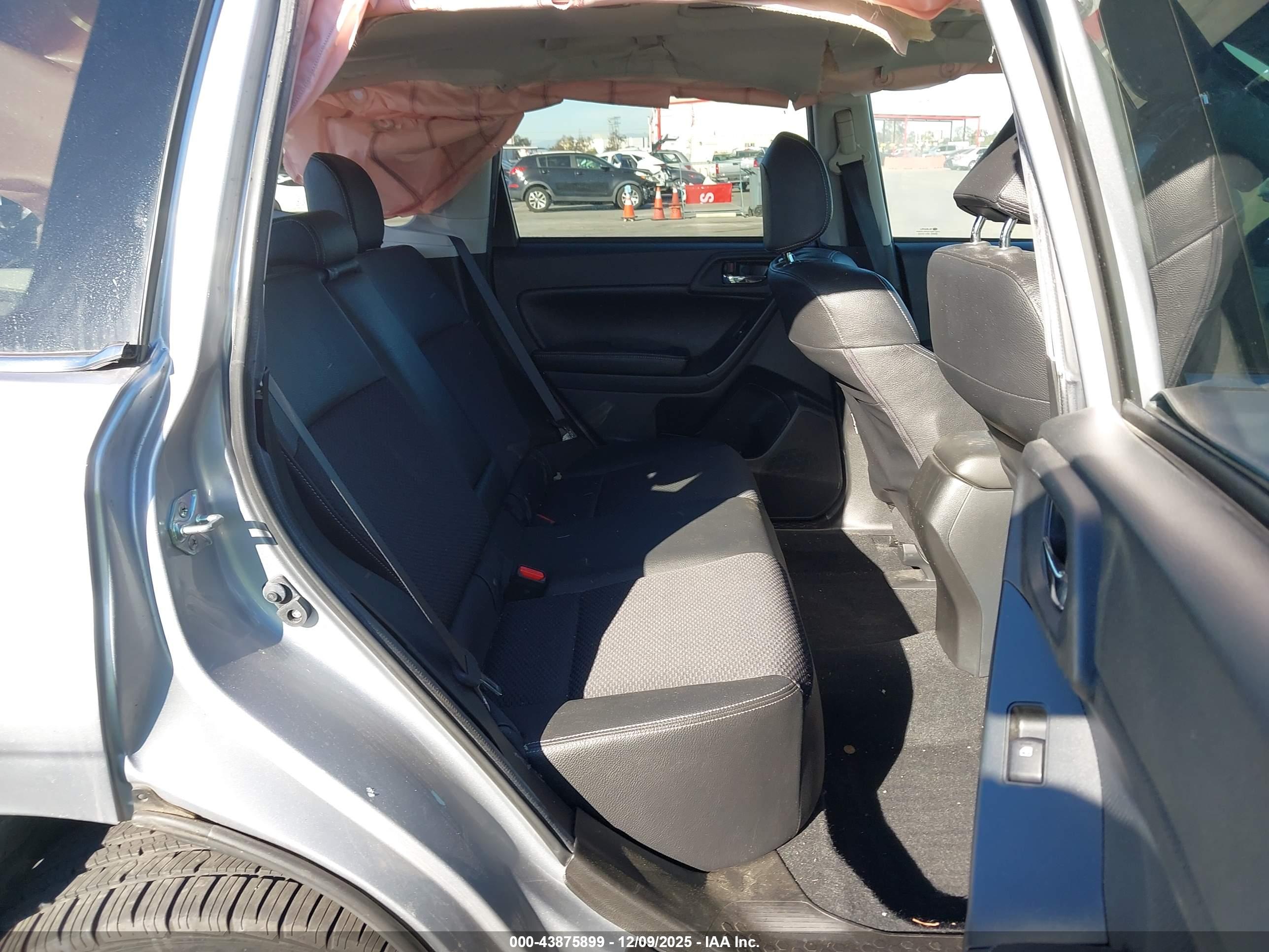 SUBARU FORESTER image 8