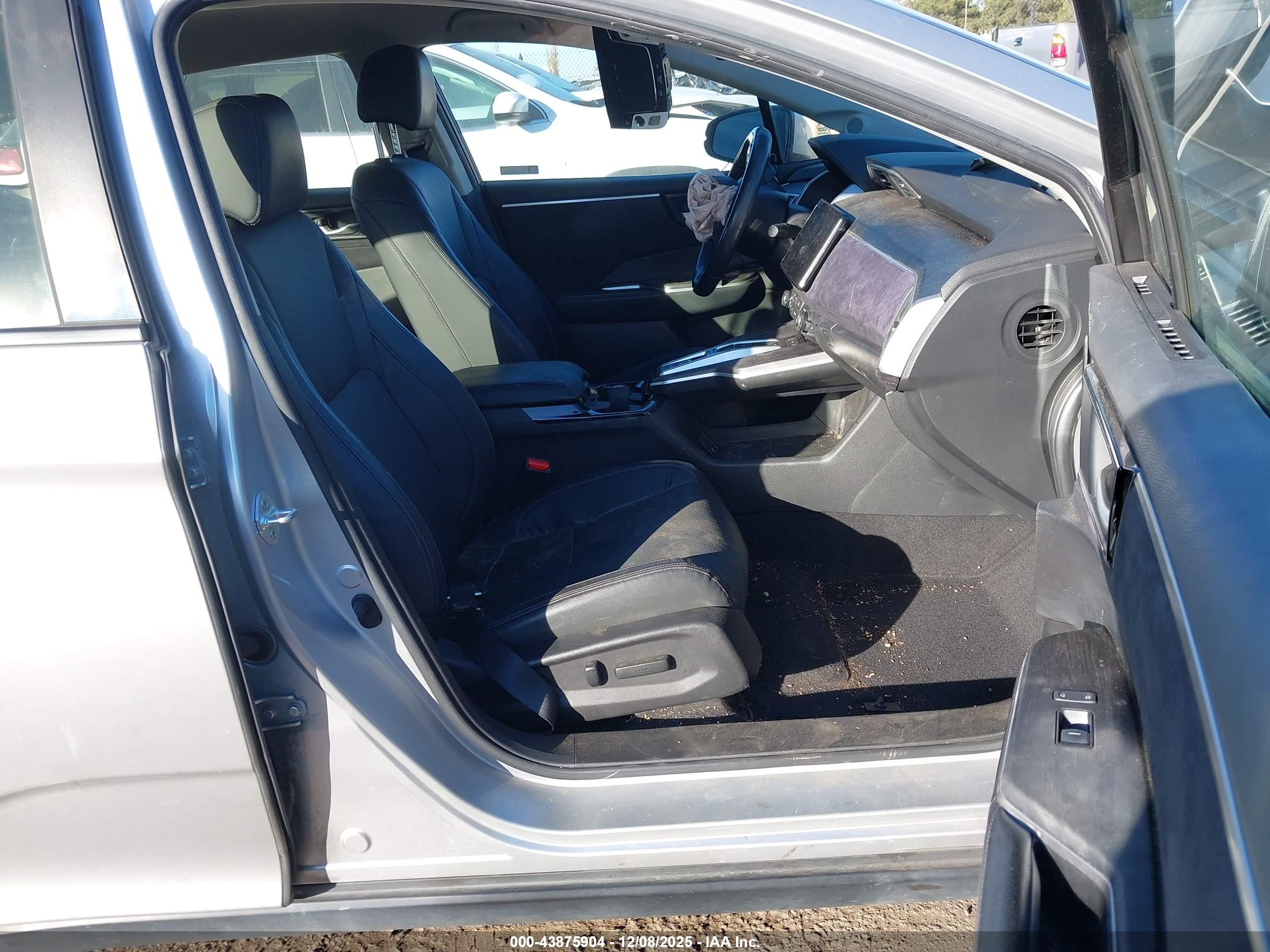 HONDA CLARITY image 5