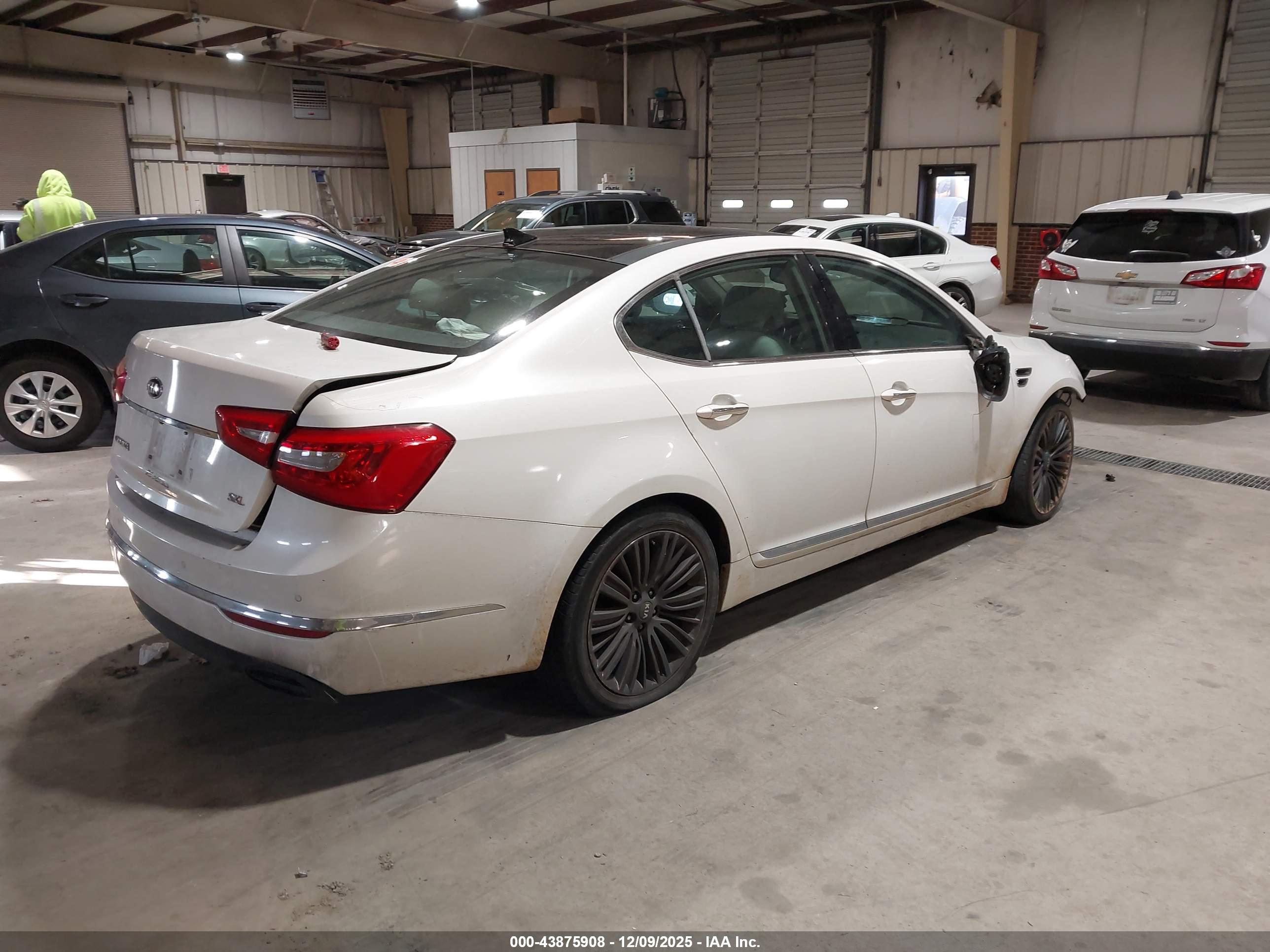 KIA CADENZA image 4