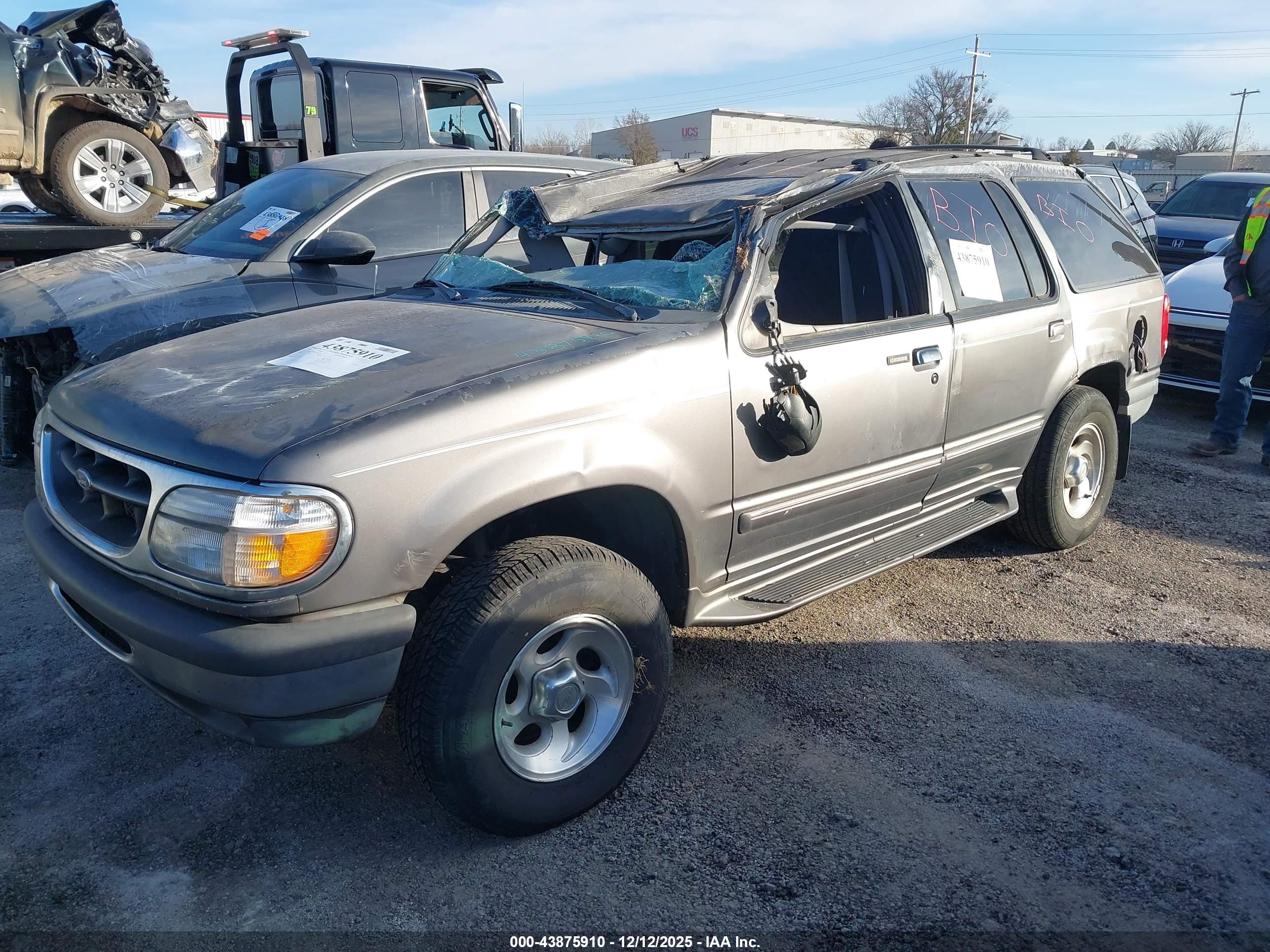 FORD EXPLORER image 2