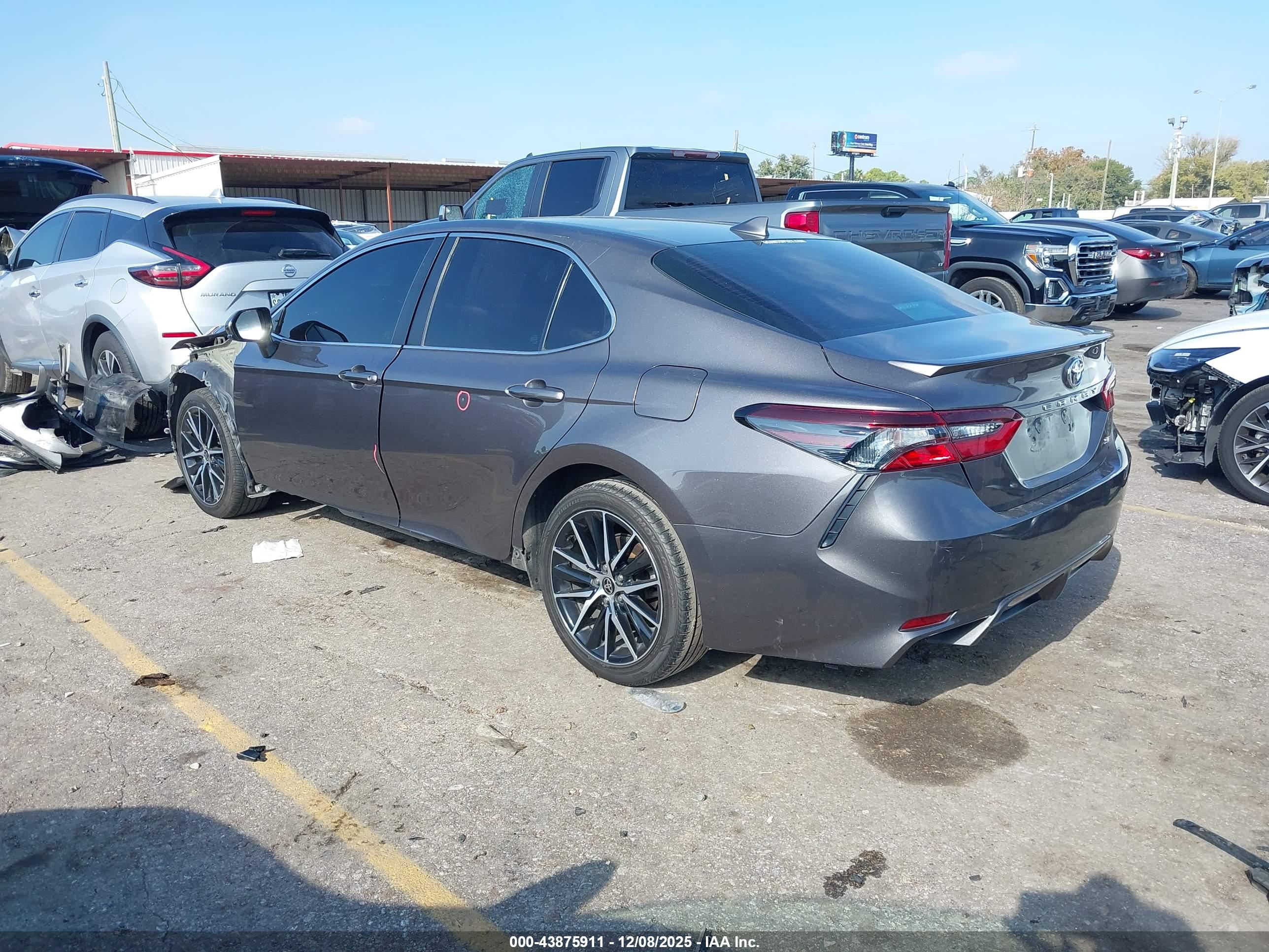 TOYOTA CAMRY image 3