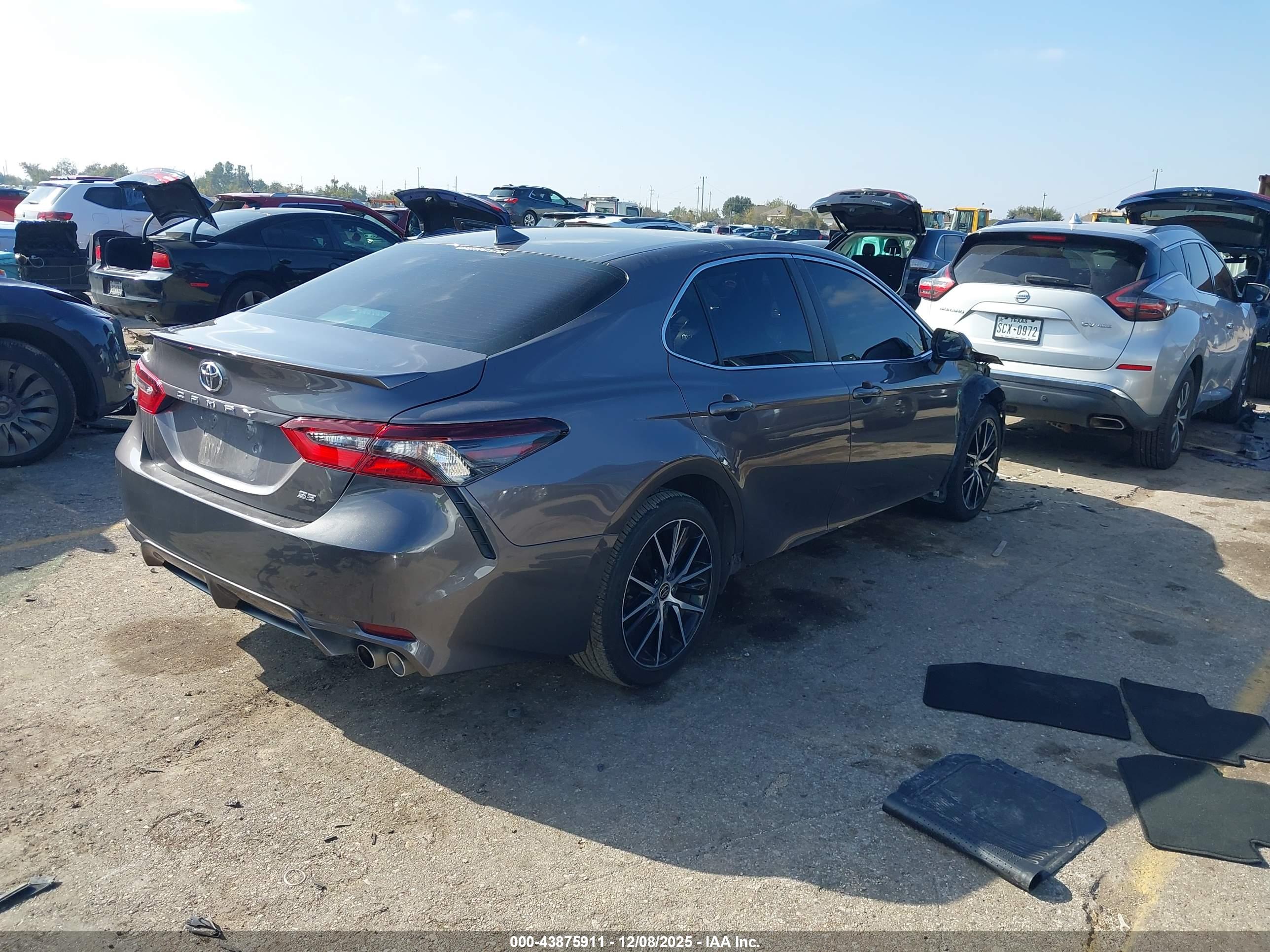 TOYOTA CAMRY image 4