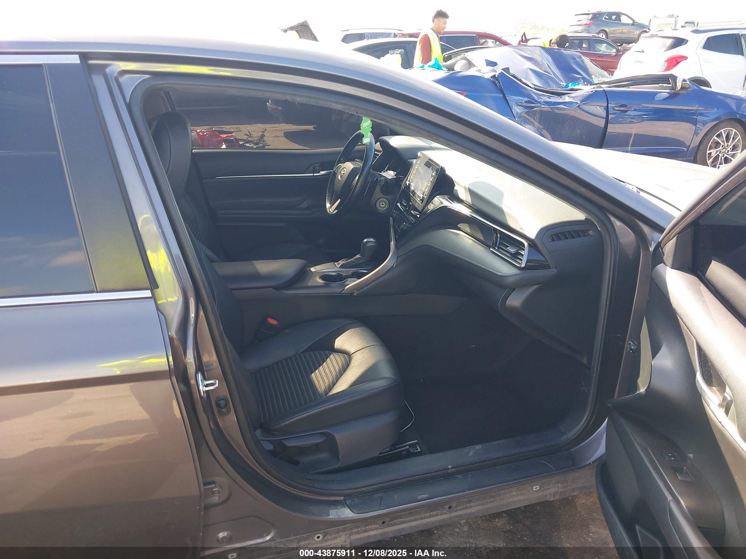 TOYOTA CAMRY image 5
