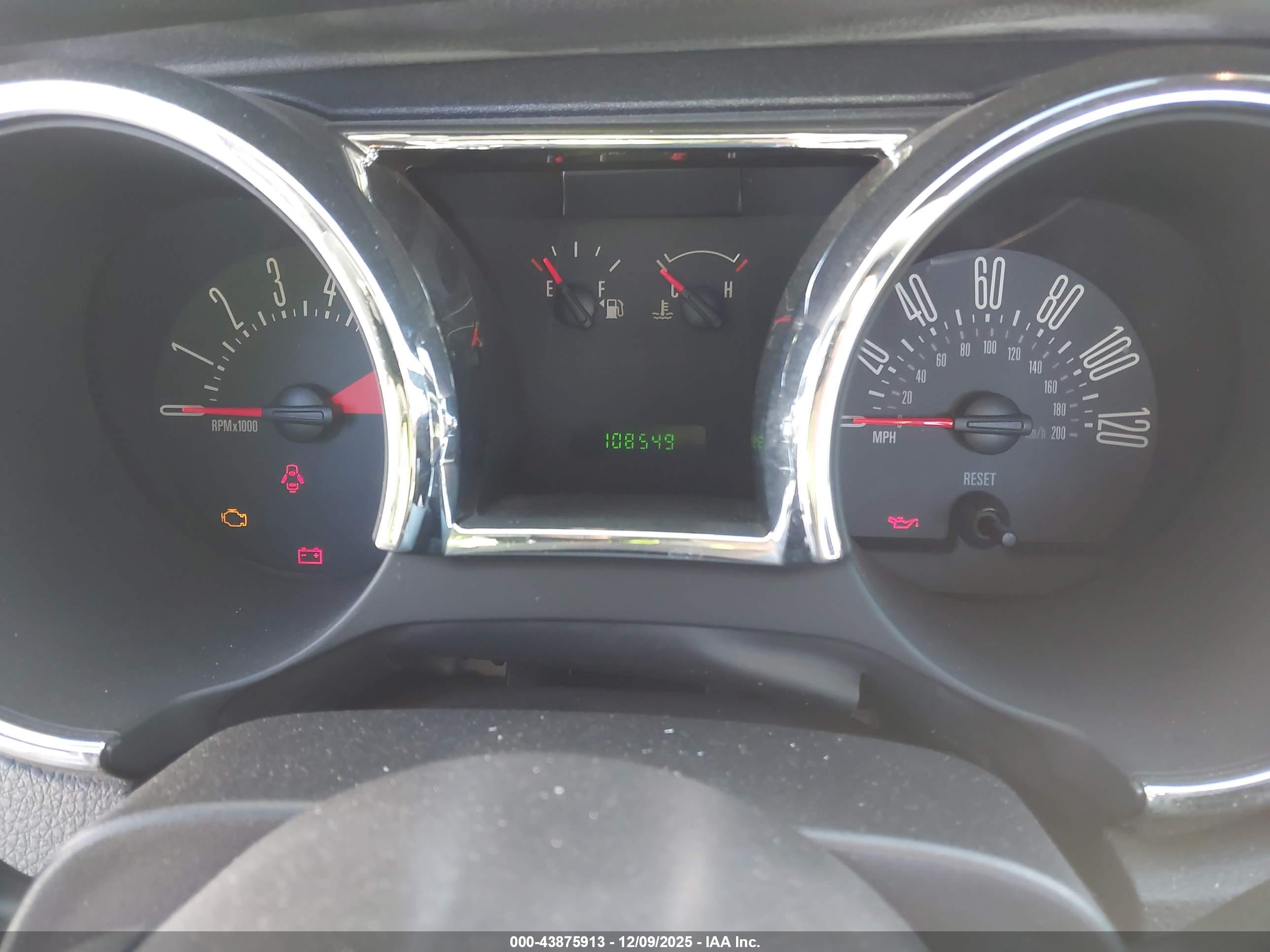FORD MUSTANG image 7