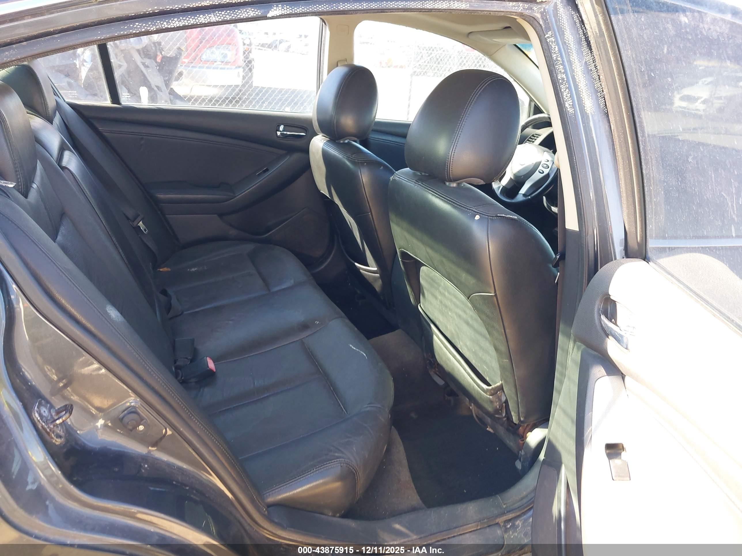 NISSAN ALTIMA image 8