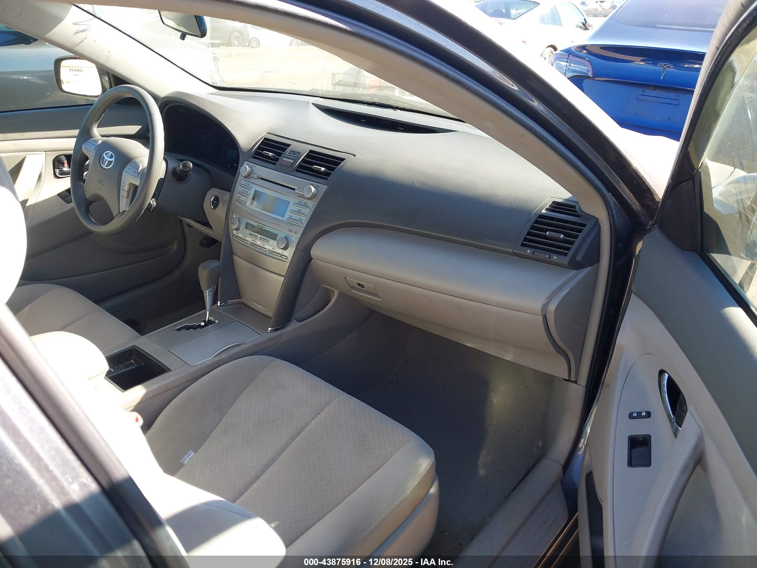 TOYOTA CAMRY image 5