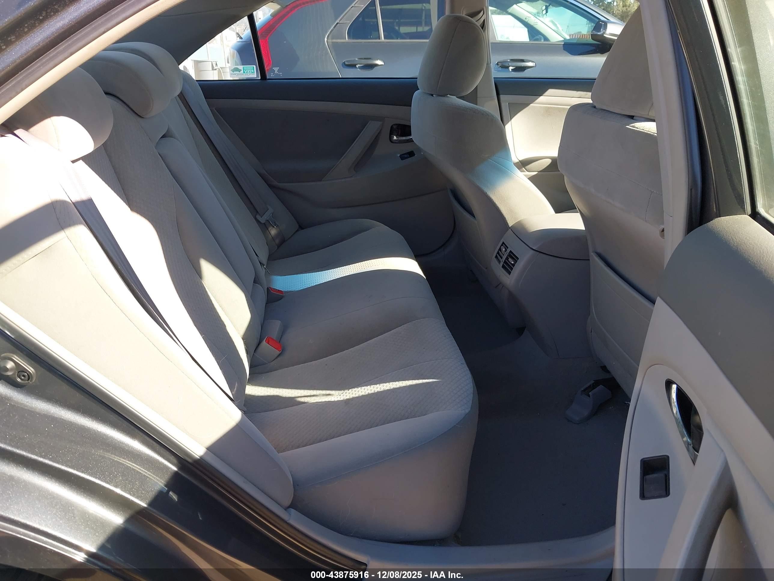 TOYOTA CAMRY image 8