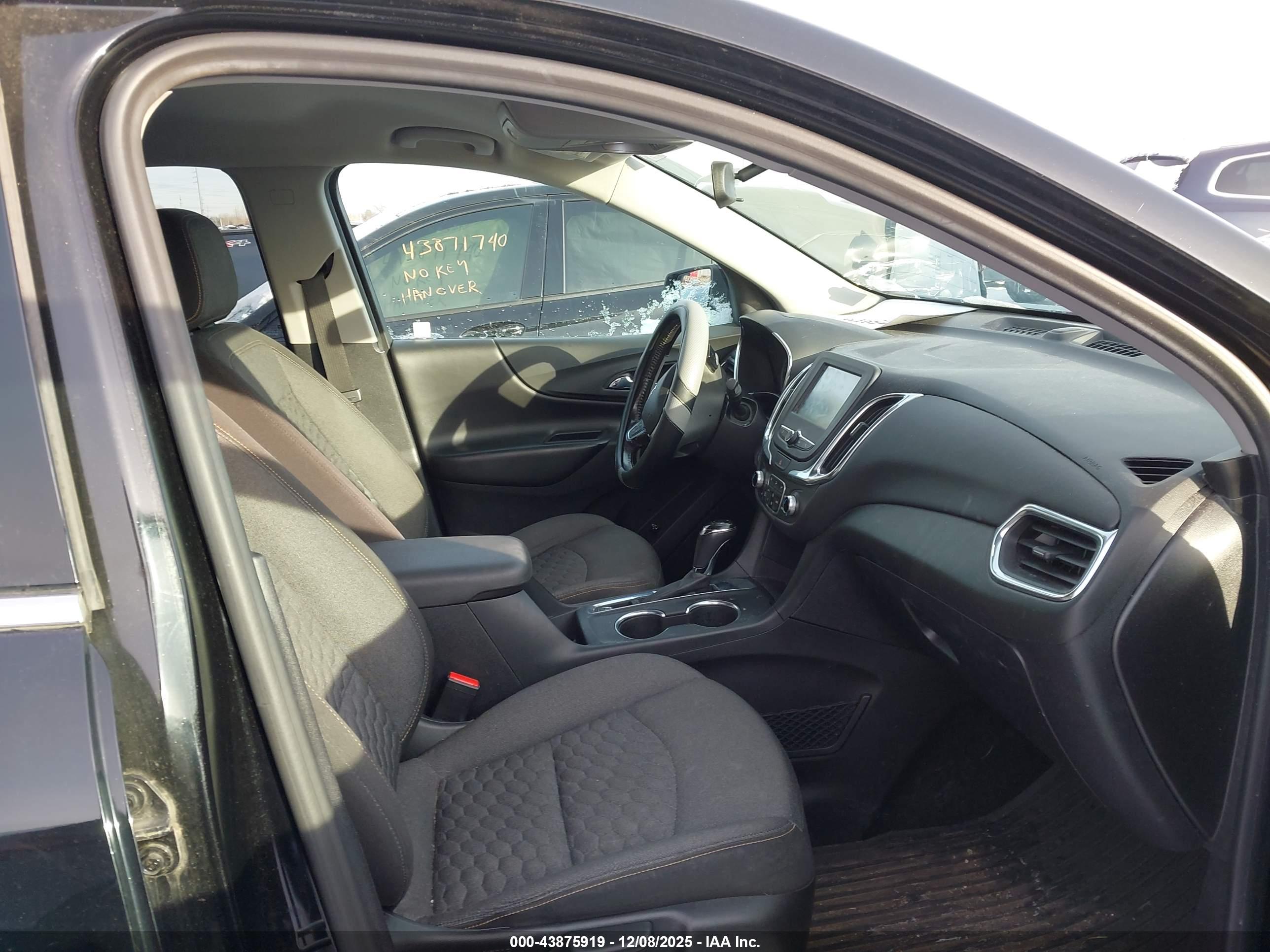CHEVROLET EQUINOX image 8