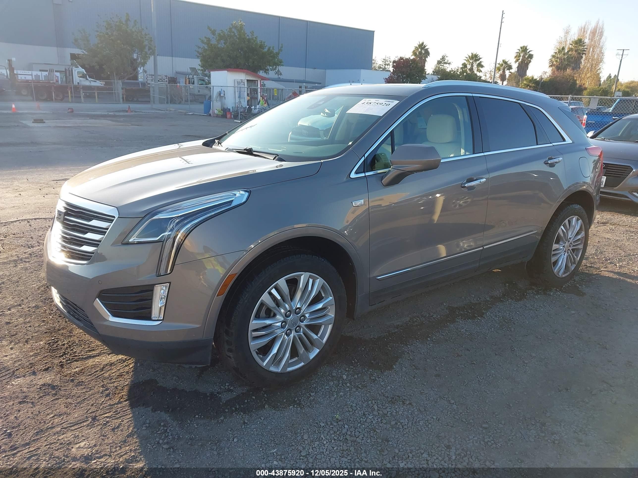 CADILLAC XT5 image 2