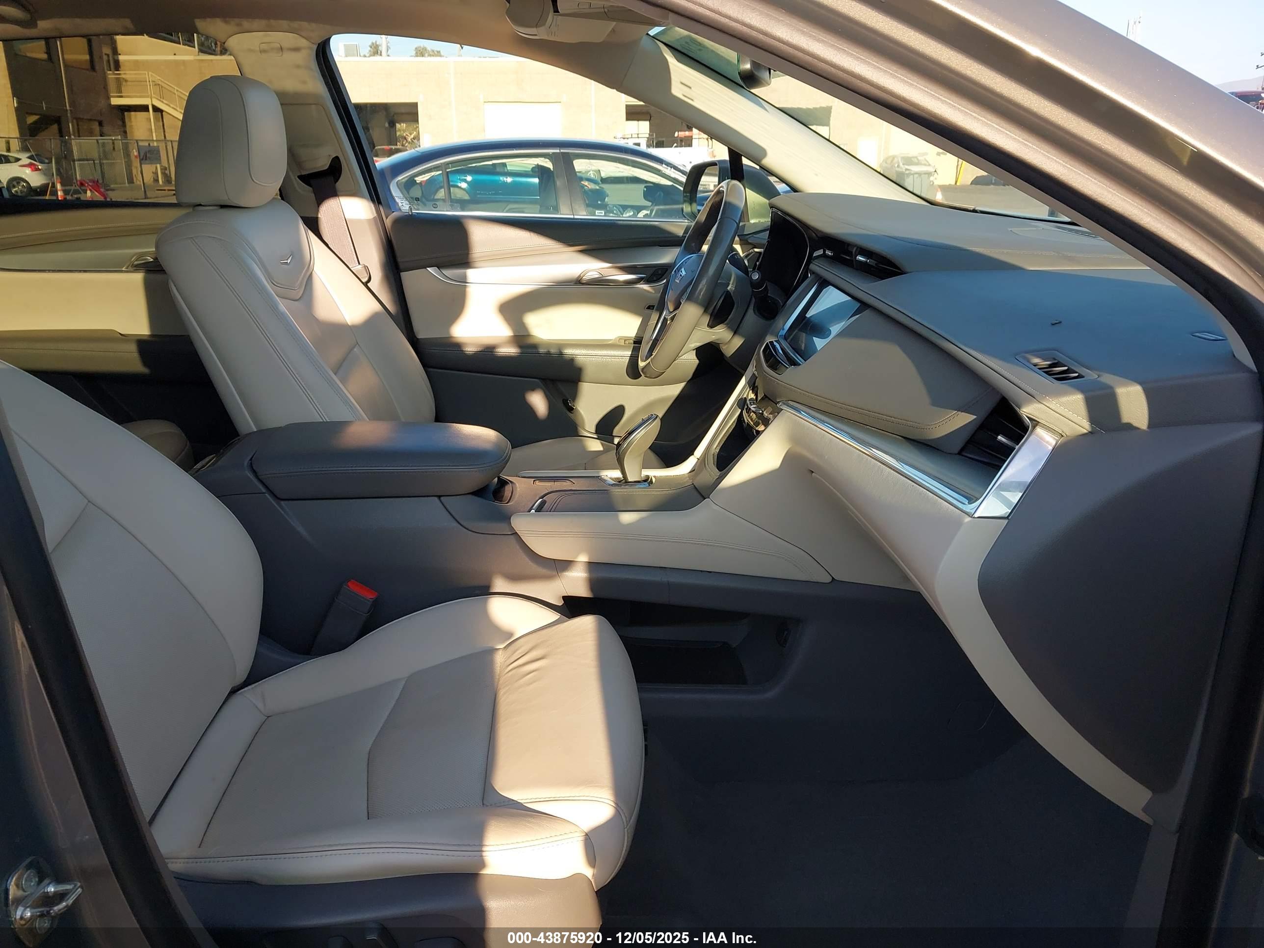 CADILLAC XT5 image 5