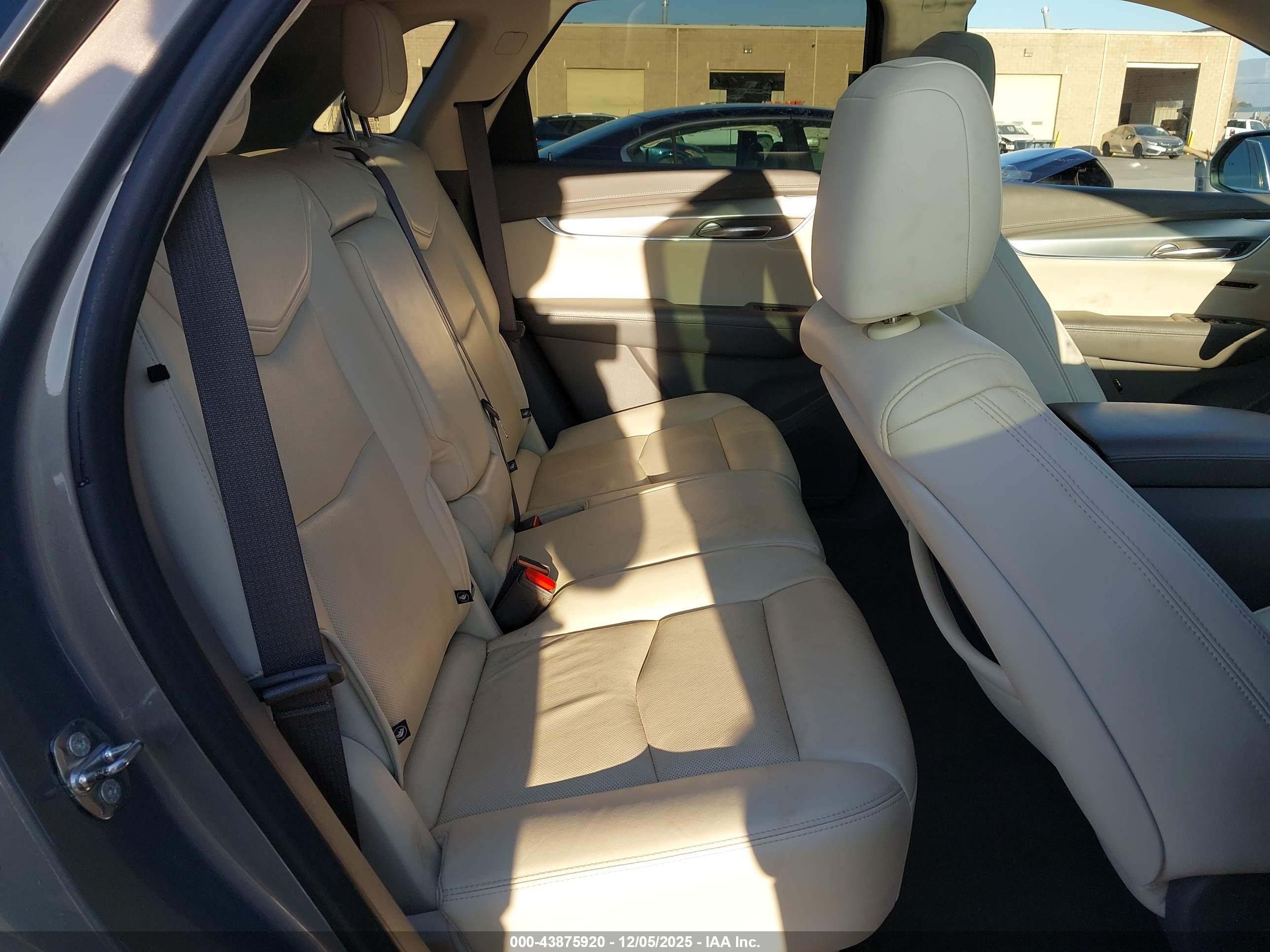 CADILLAC XT5 image 8