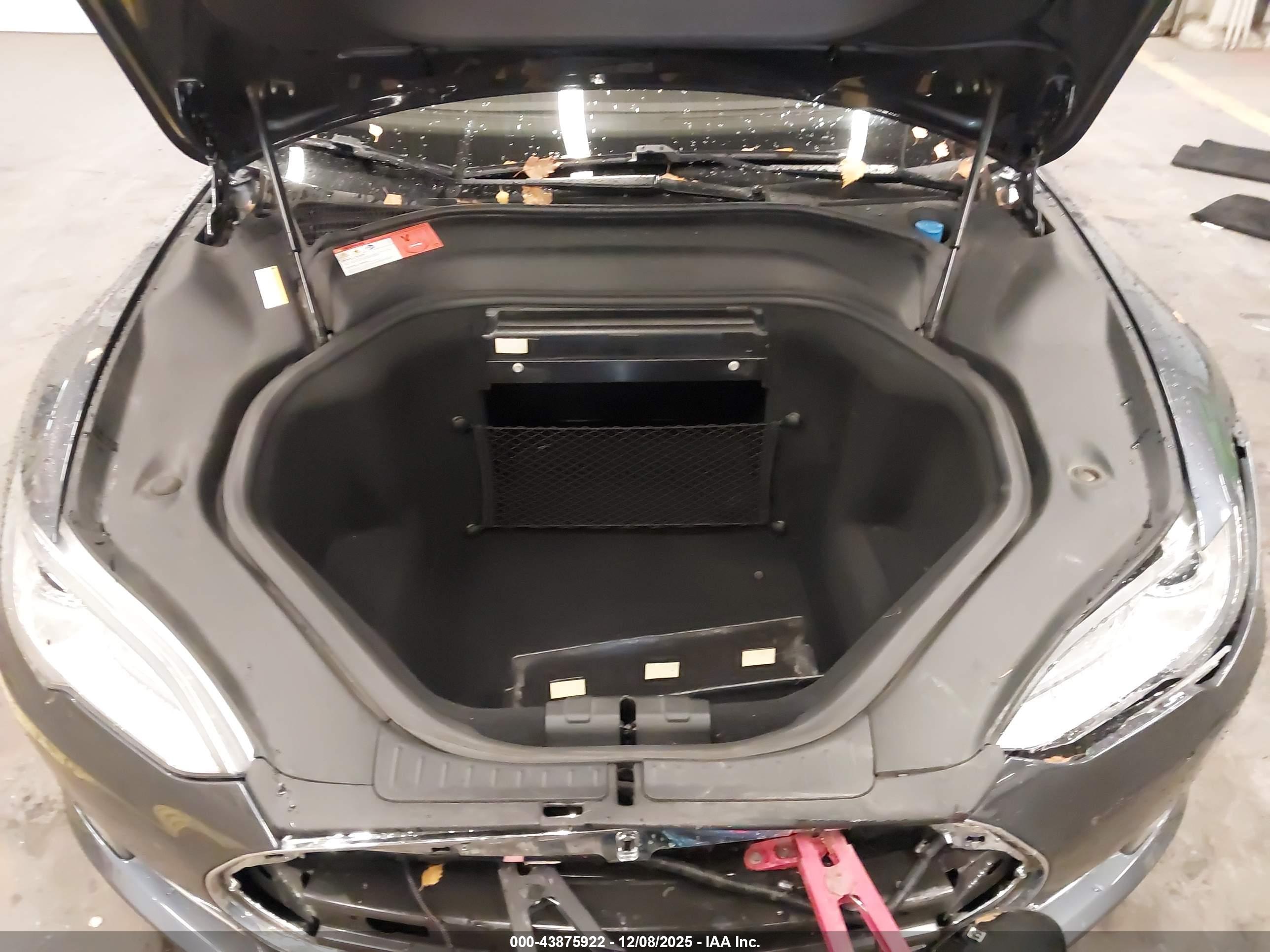 TESLA MODEL image 10