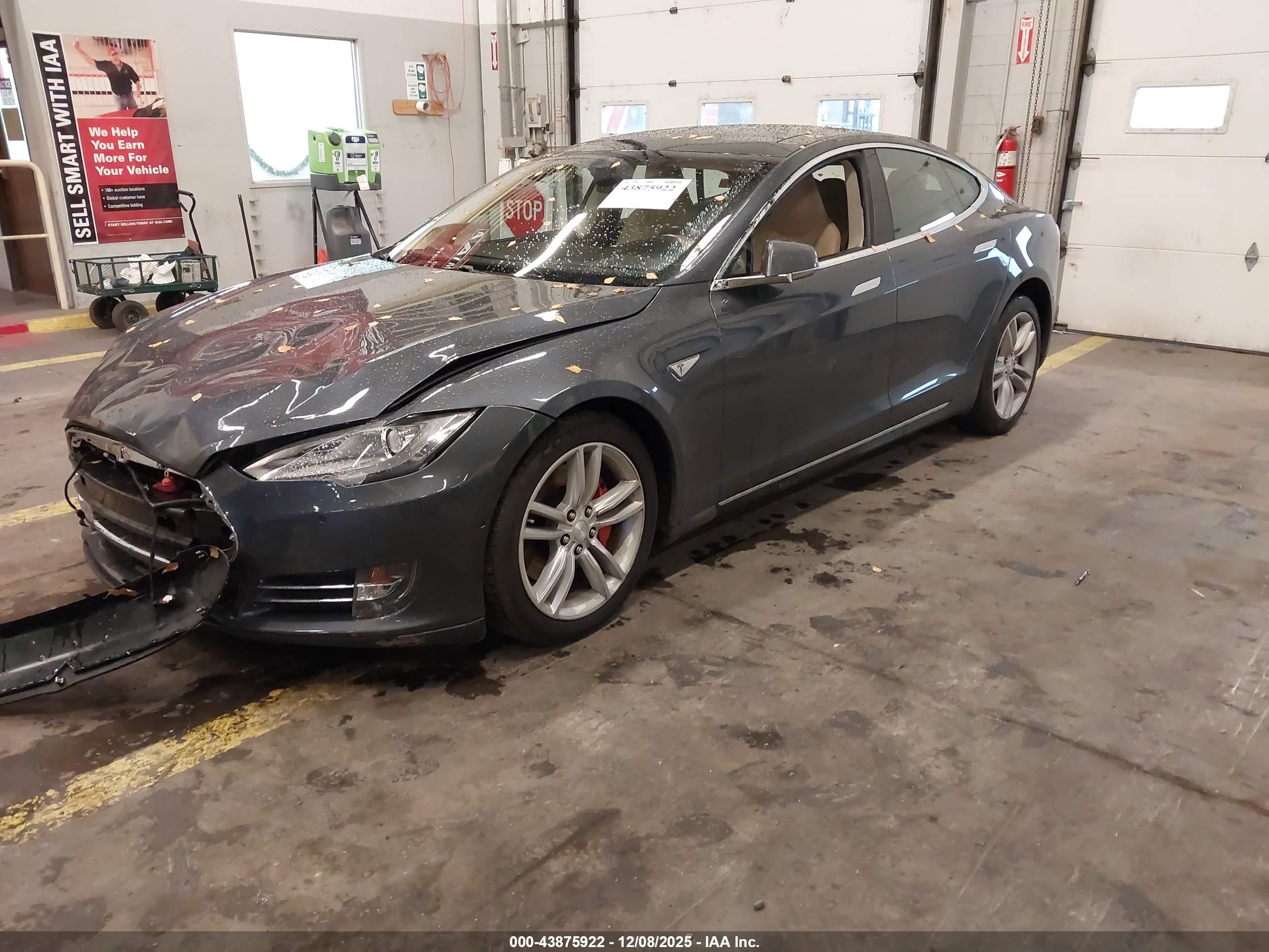 TESLA MODEL image 2
