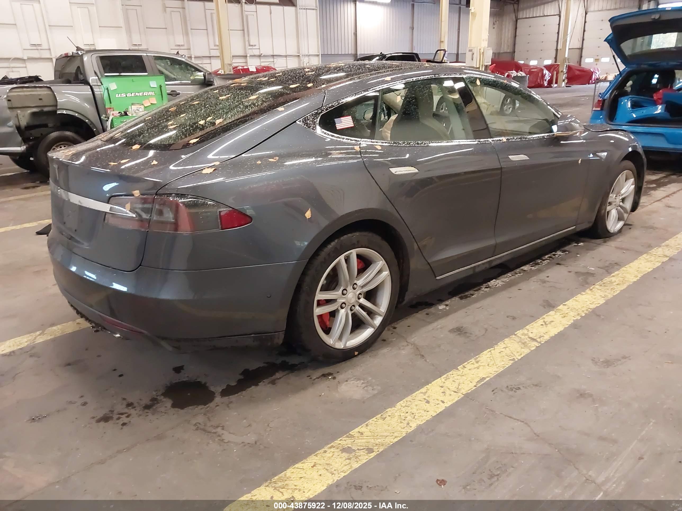 TESLA MODEL image 4