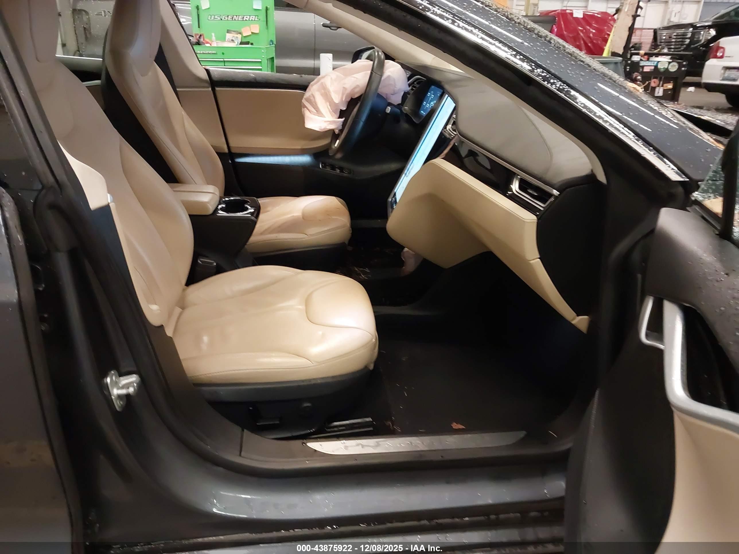 TESLA MODEL image 5