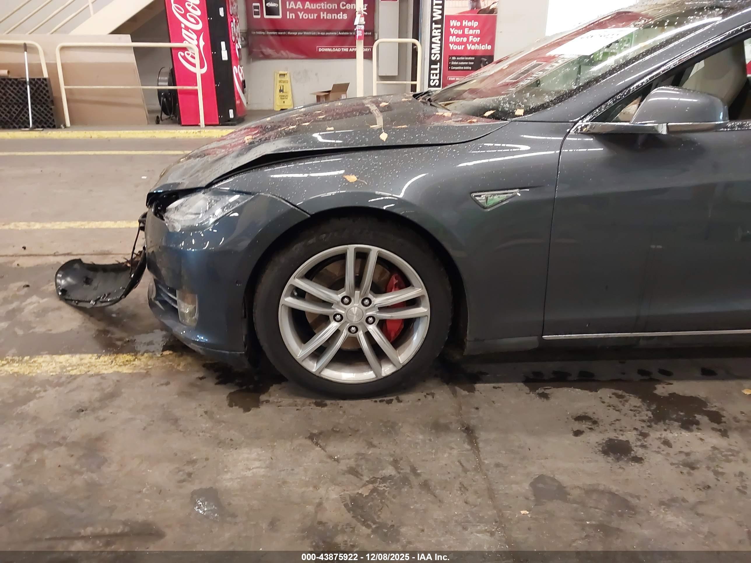 TESLA MODEL image 6