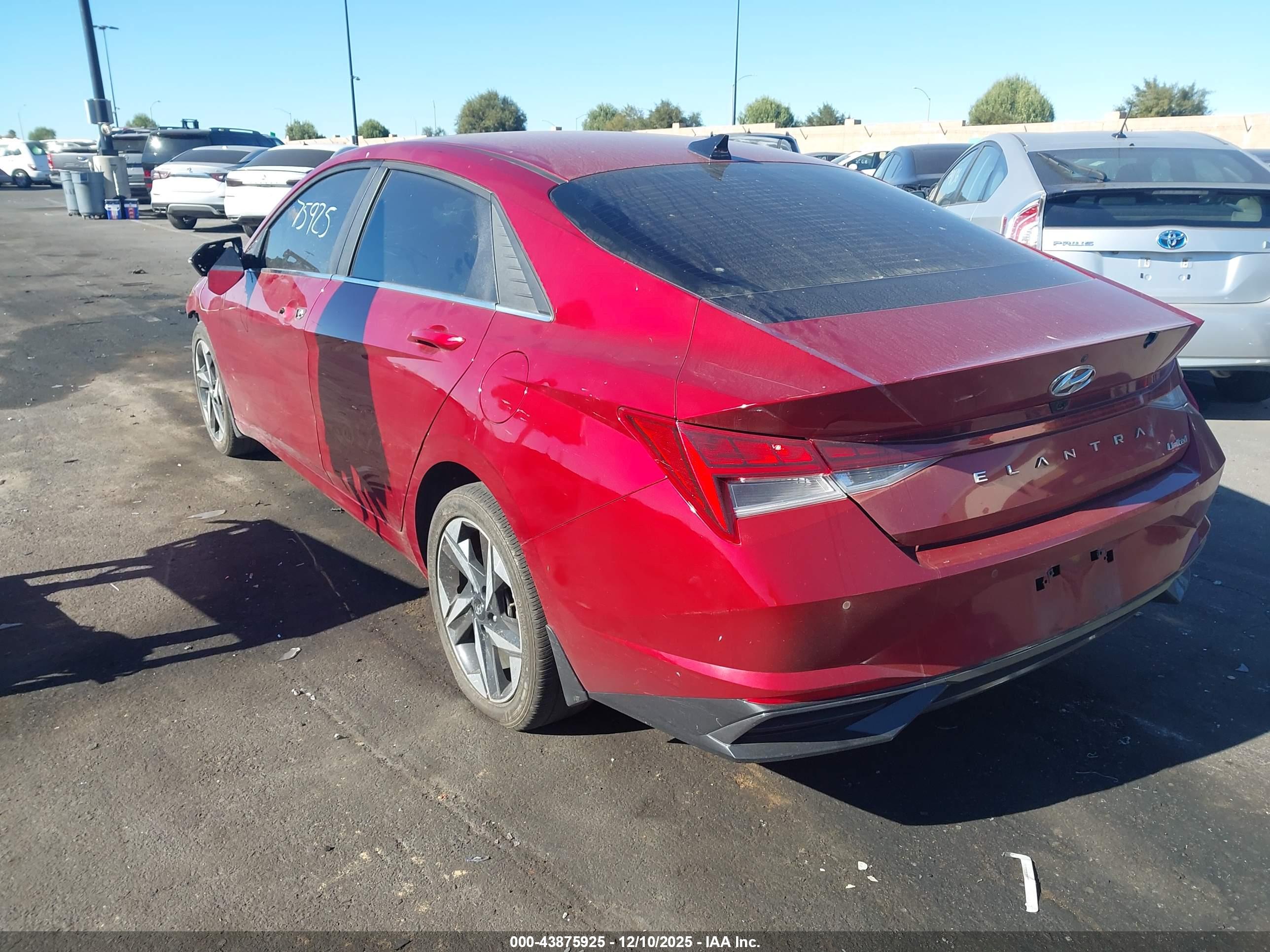 HYUNDAI ELANTRA image 3
