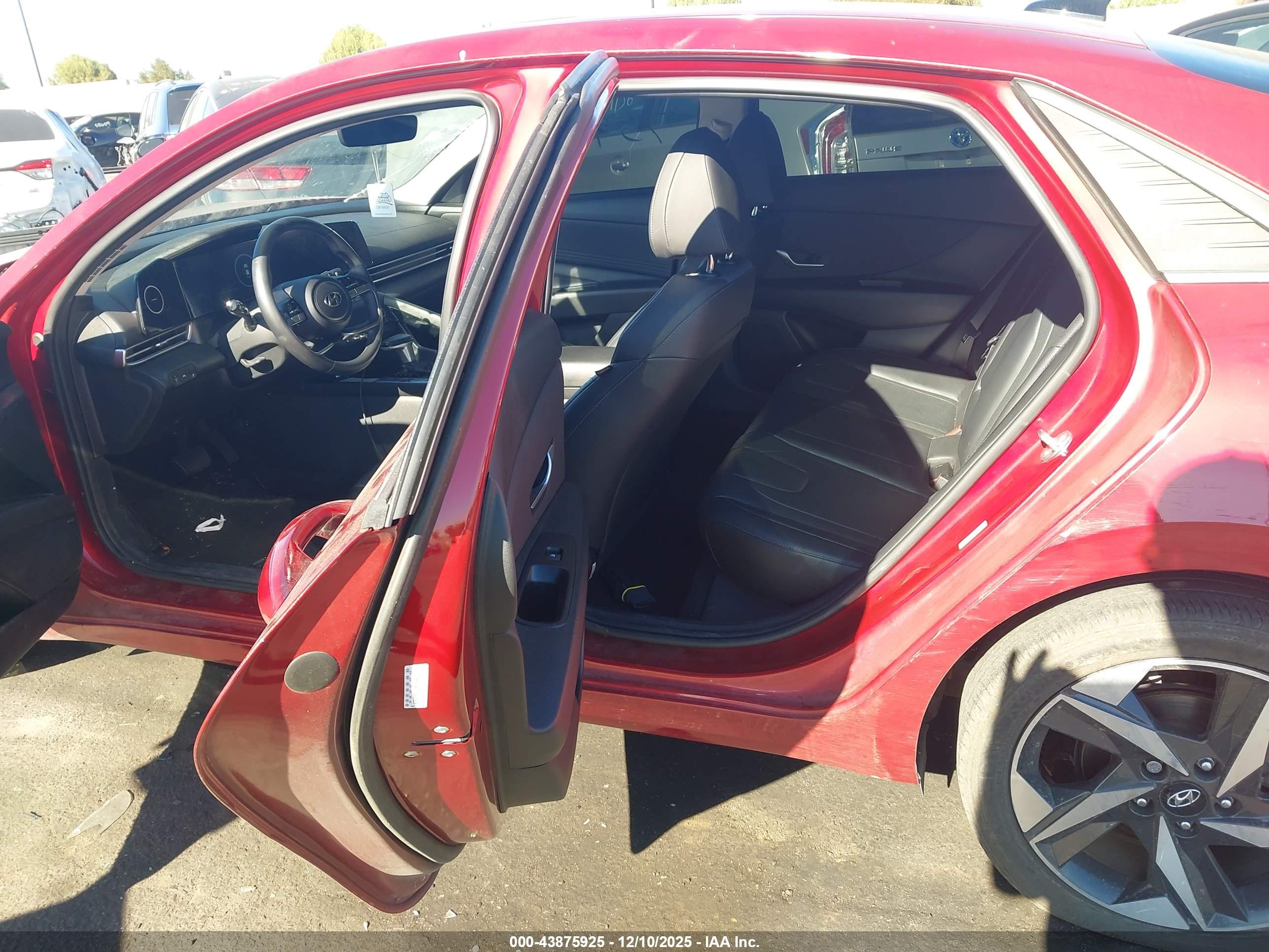HYUNDAI ELANTRA image 8