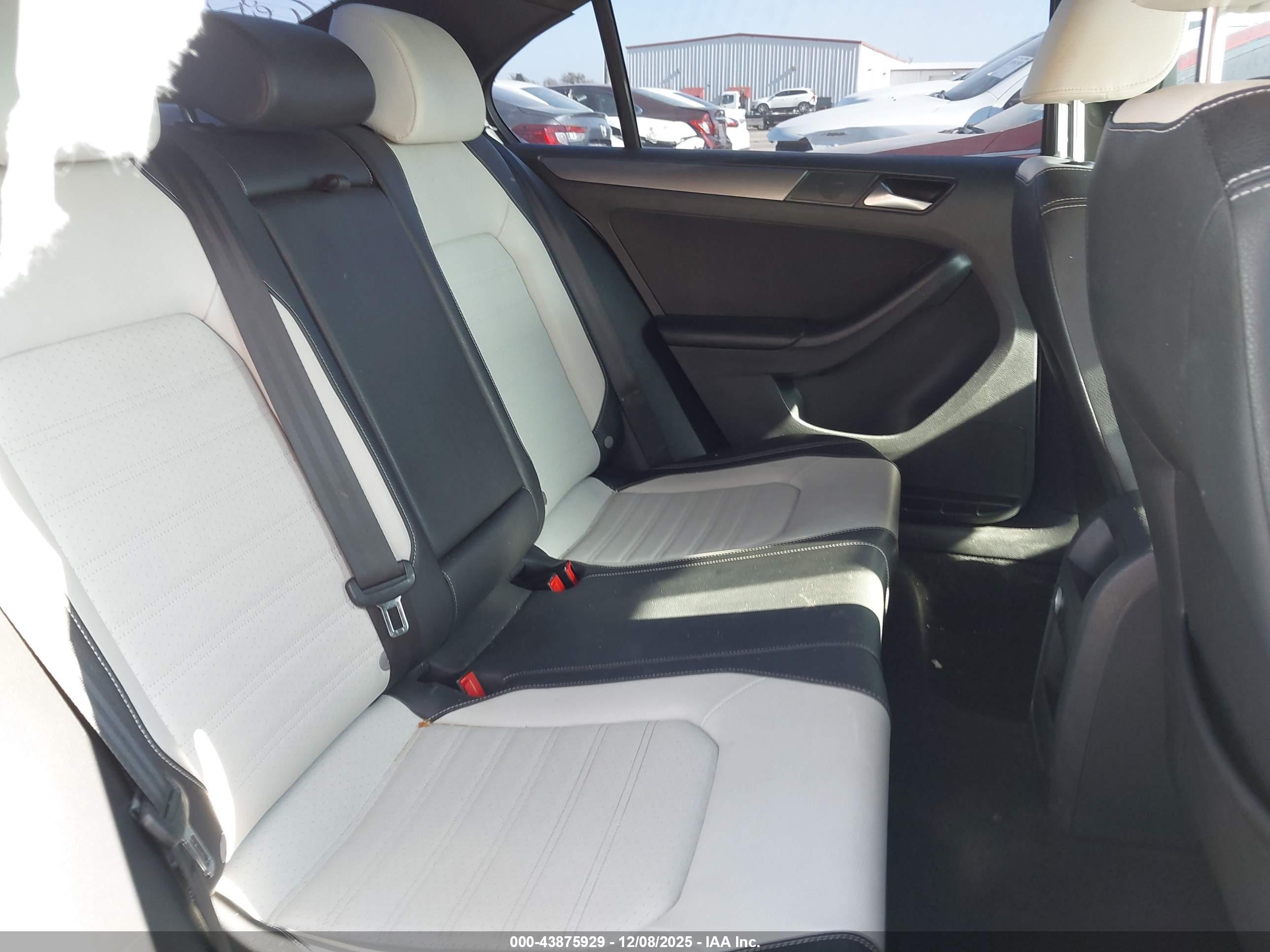 VOLKSWAGEN JETTA image 8