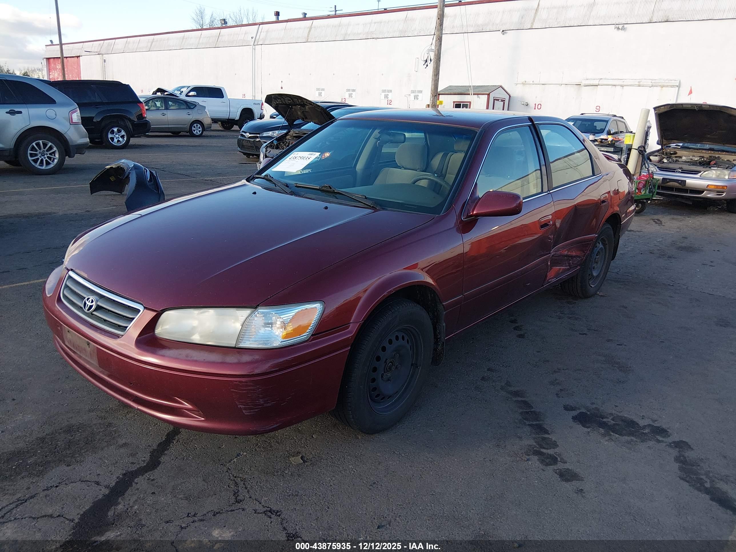 TOYOTA CAMRY image 2
