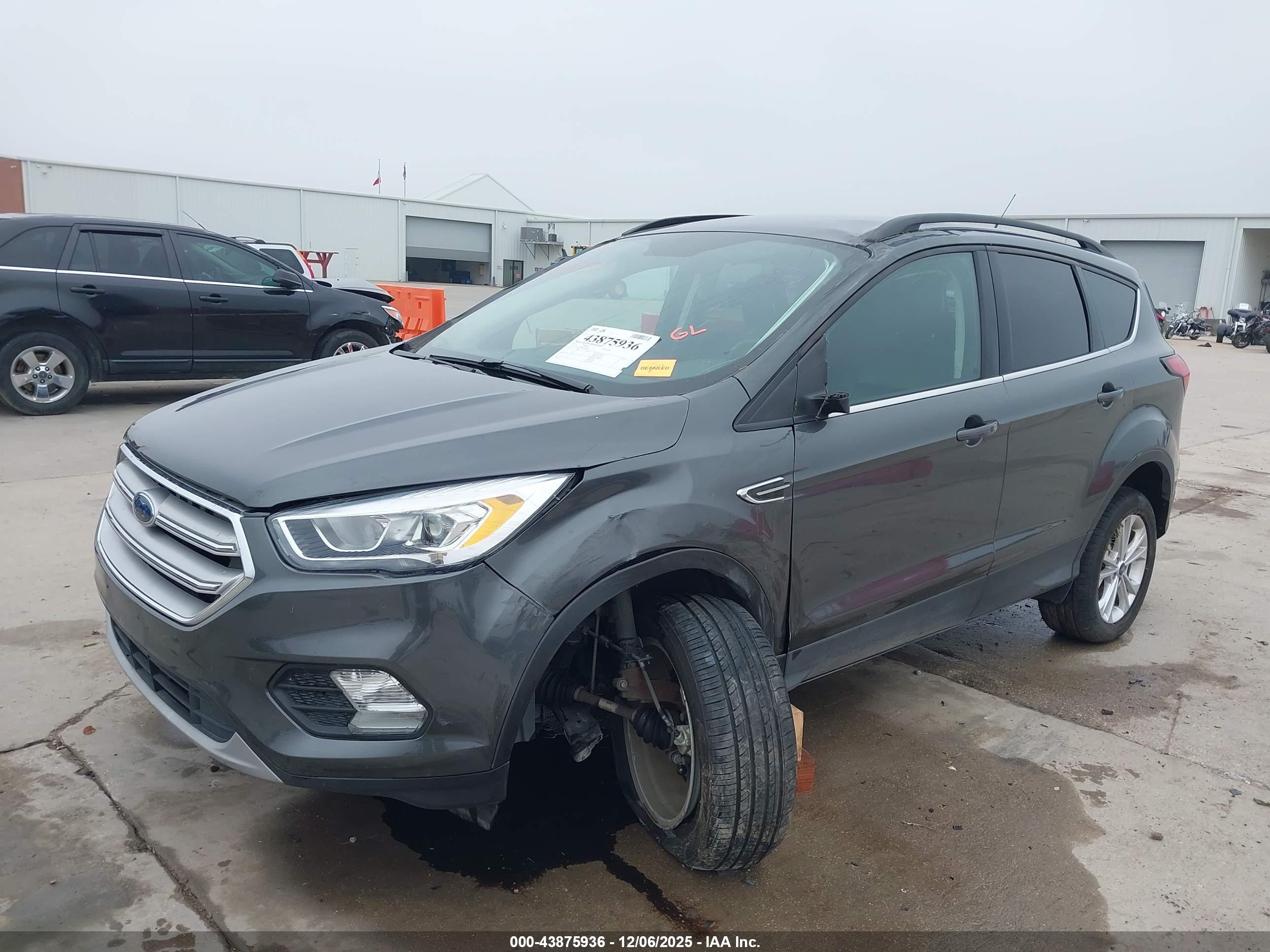 FORD ESCAPE image 2