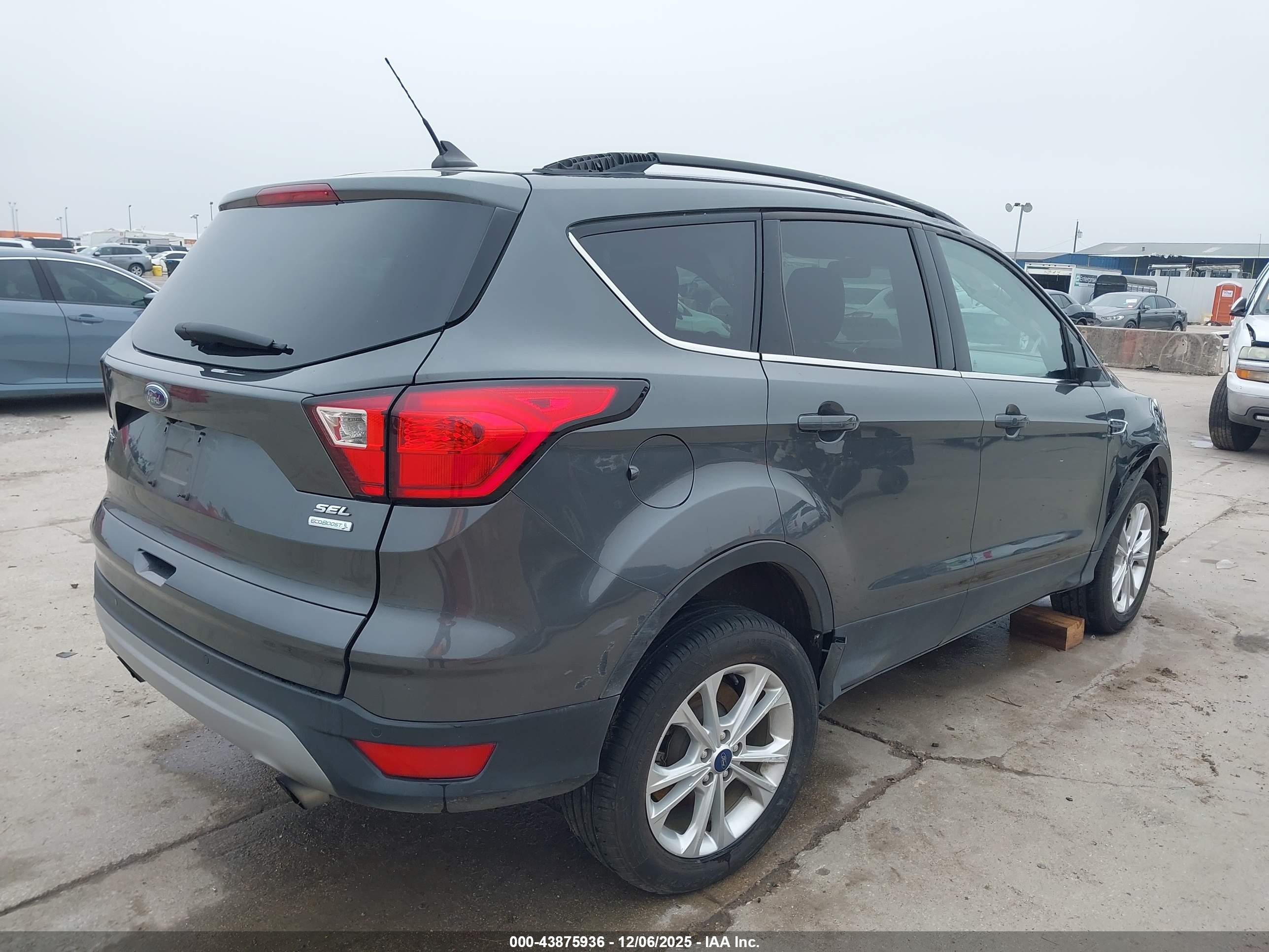 FORD ESCAPE image 4