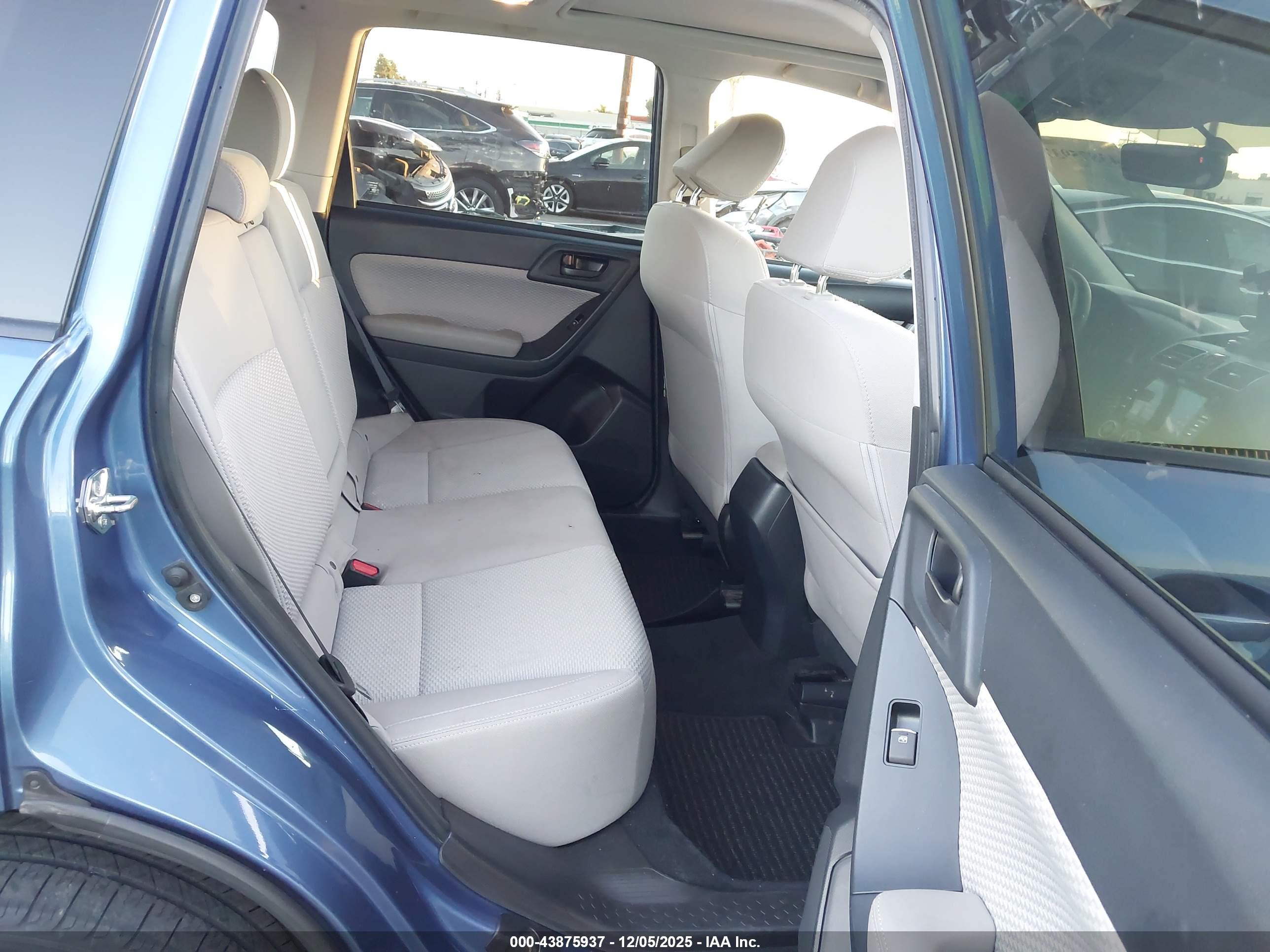 SUBARU FORESTER image 8
