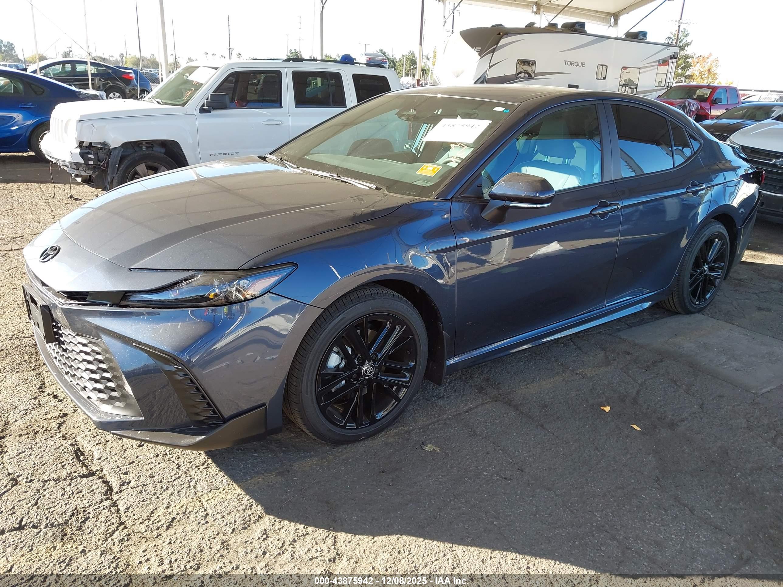 TOYOTA CAMRY image 2