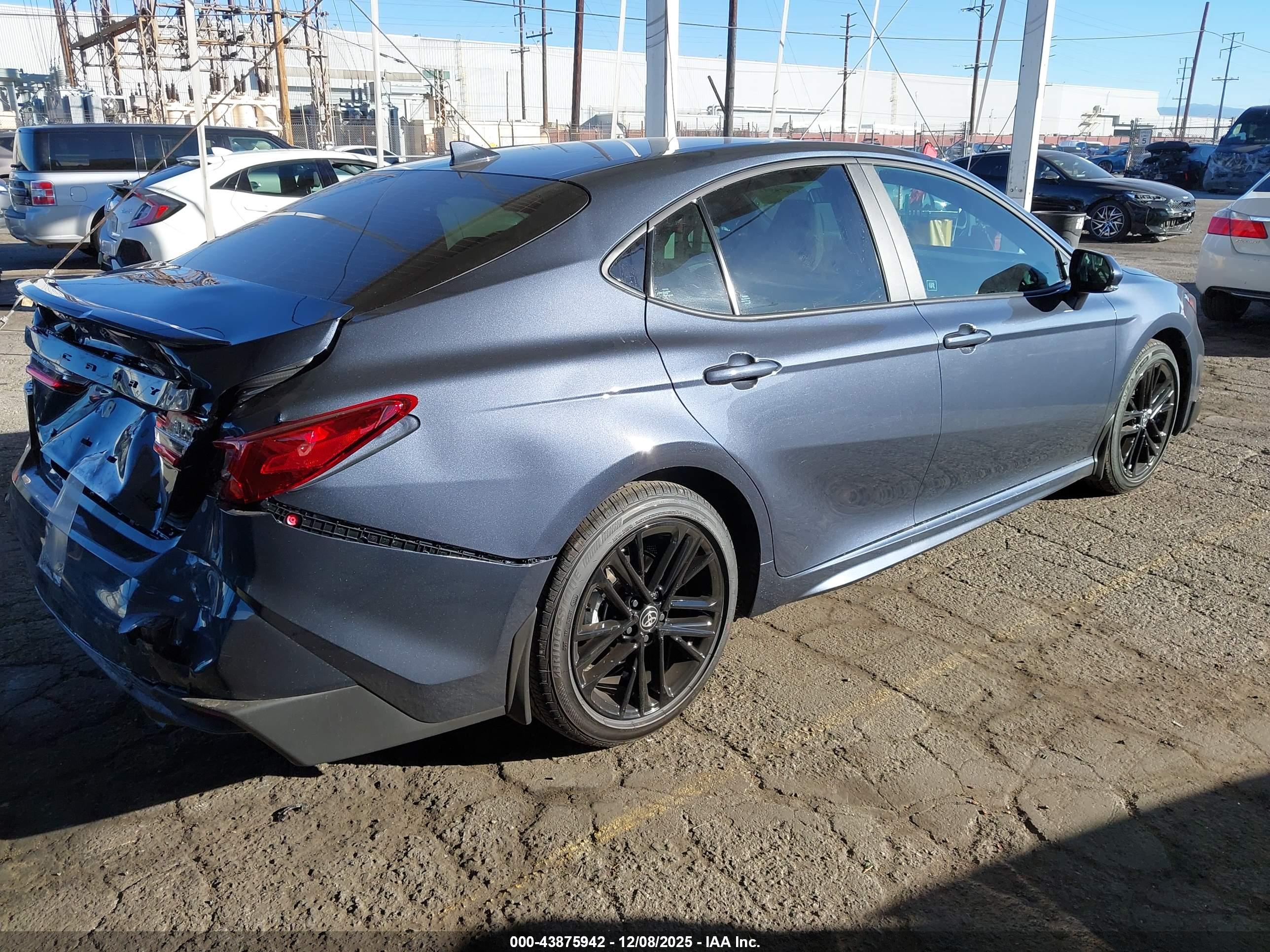 TOYOTA CAMRY image 4
