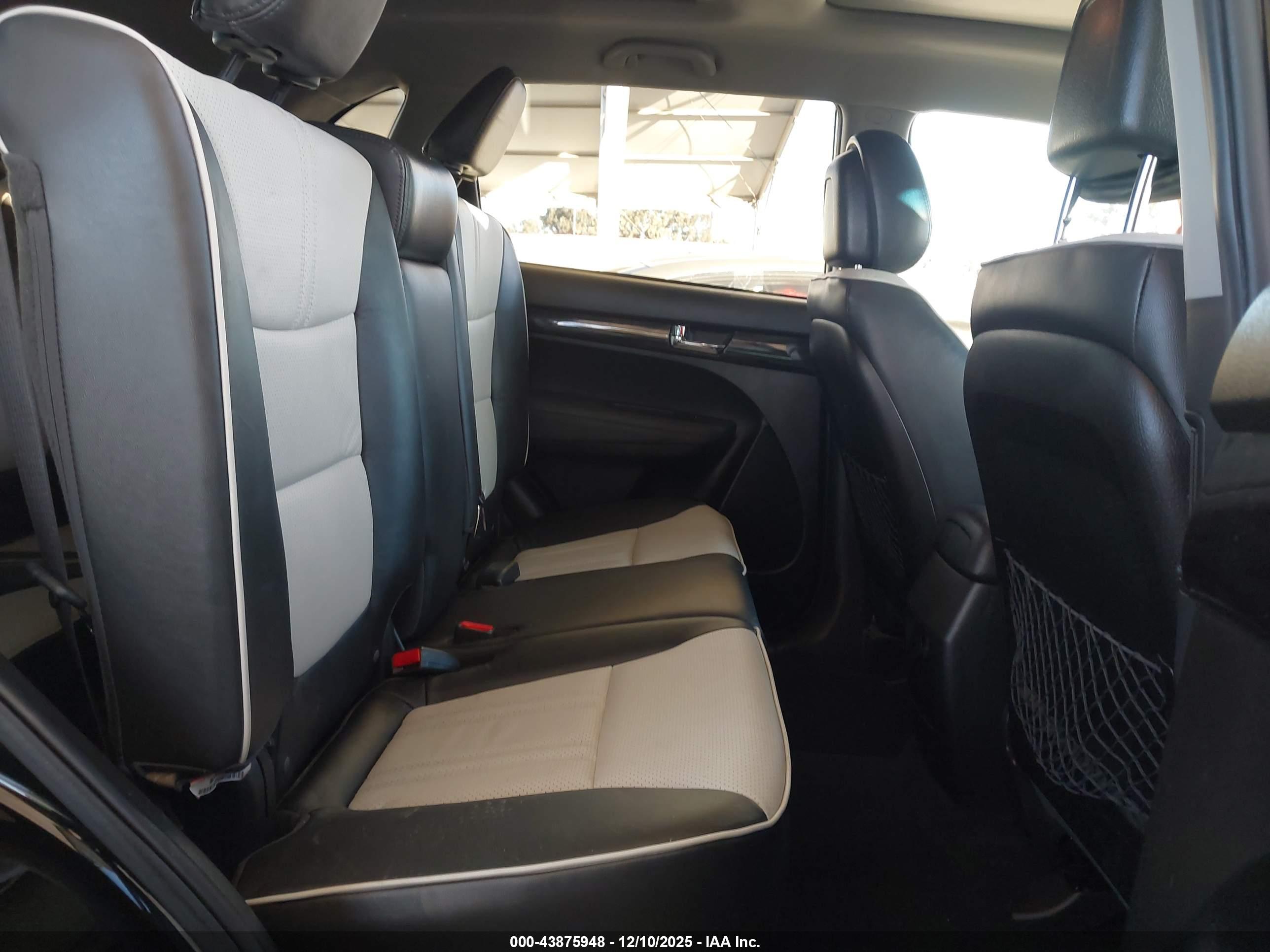 KIA SORENTO image 8