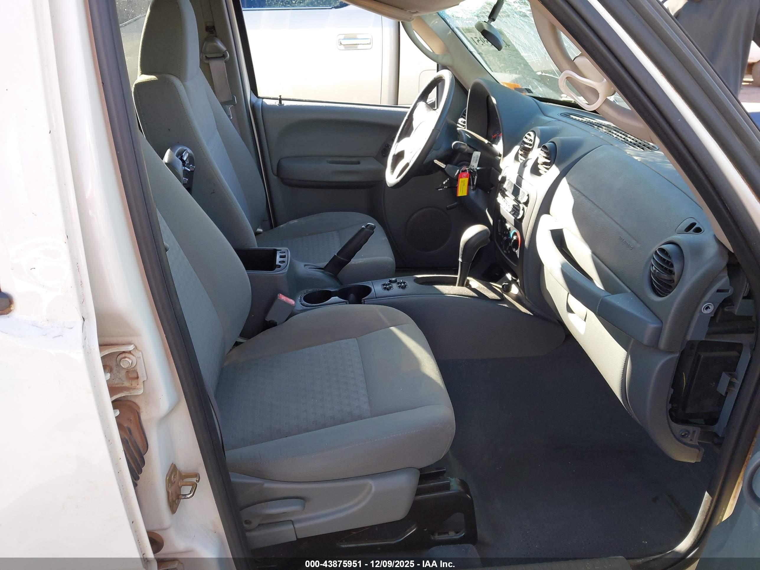JEEP LIBERTY image 5