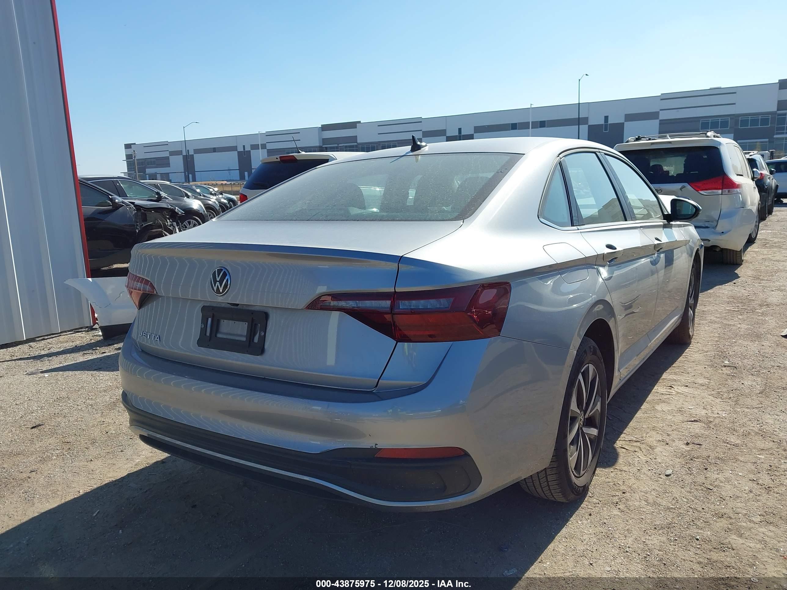 VOLKSWAGEN JETTA image 4