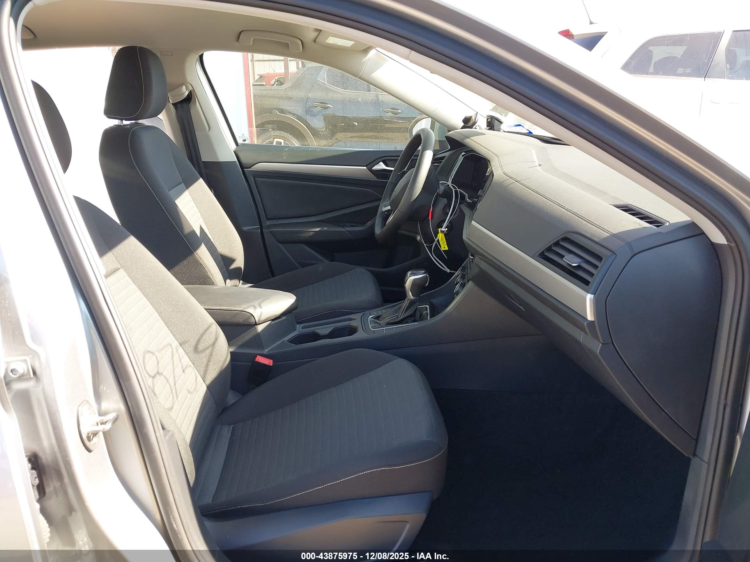 VOLKSWAGEN JETTA image 5