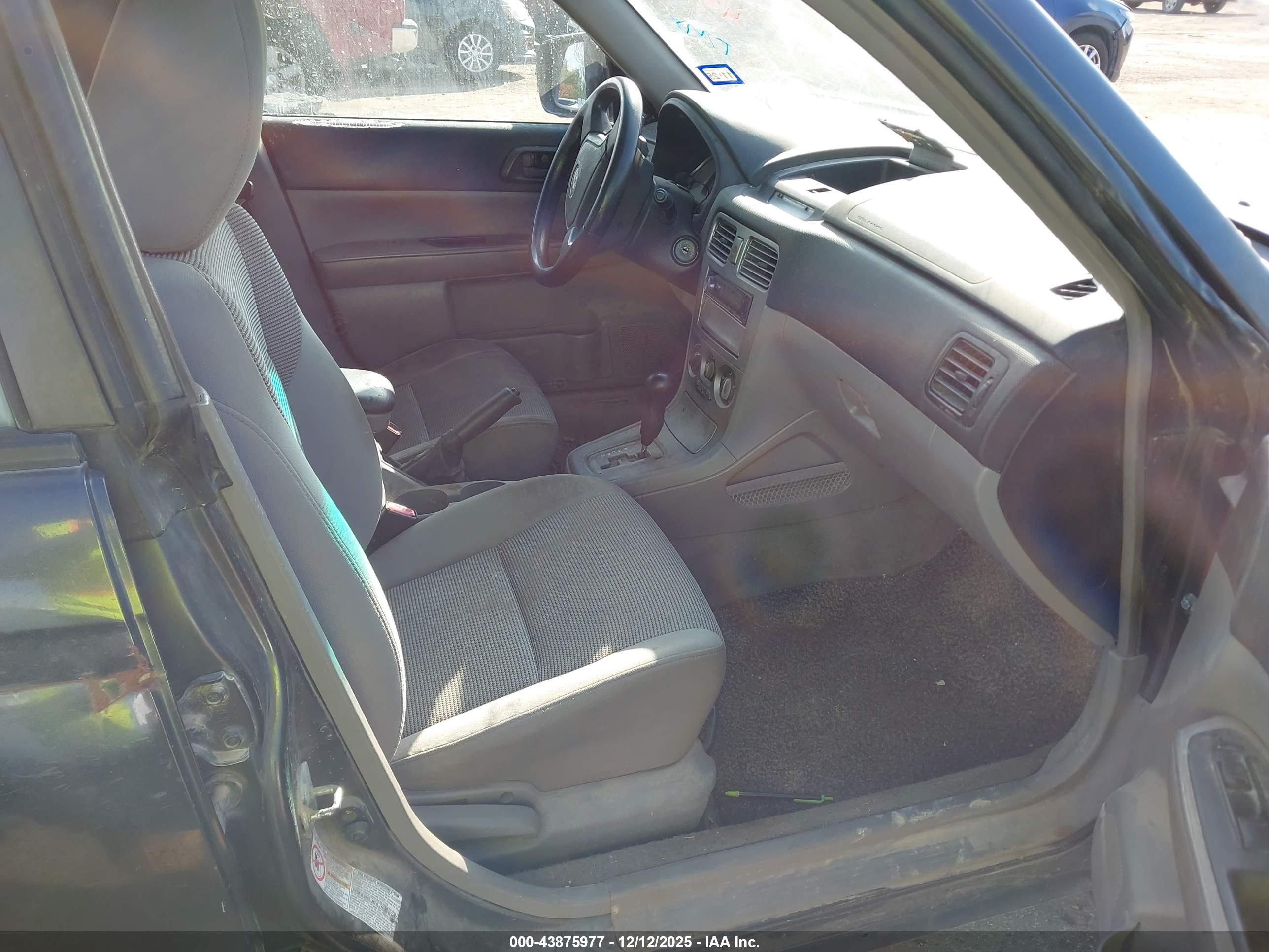 SUBARU FORESTER image 5