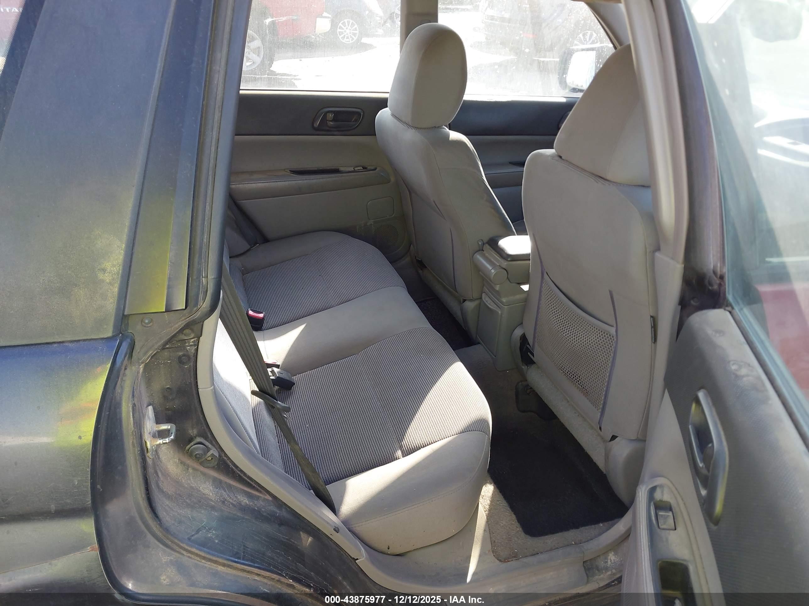 SUBARU FORESTER image 8