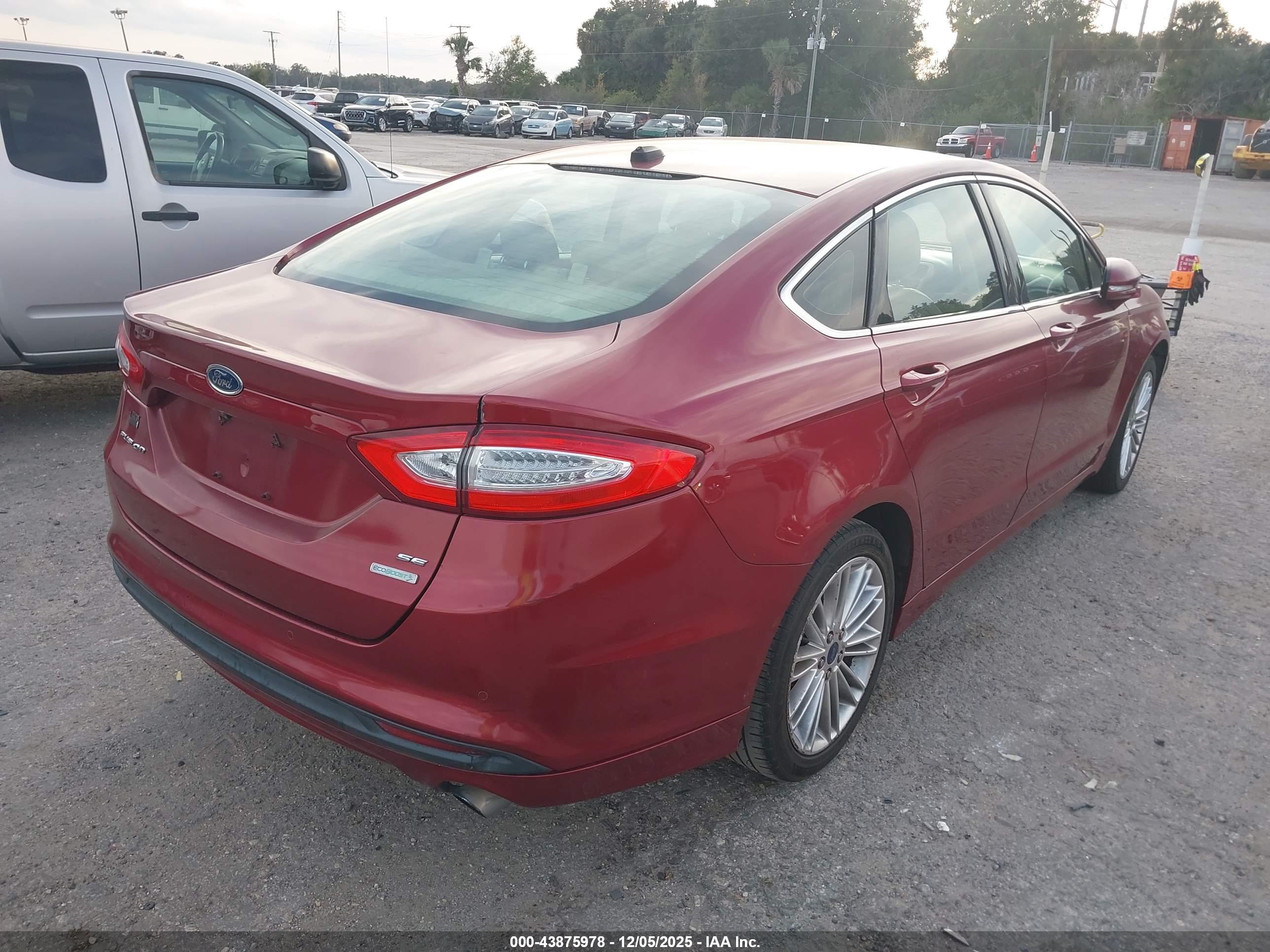 FORD FUSION image 4