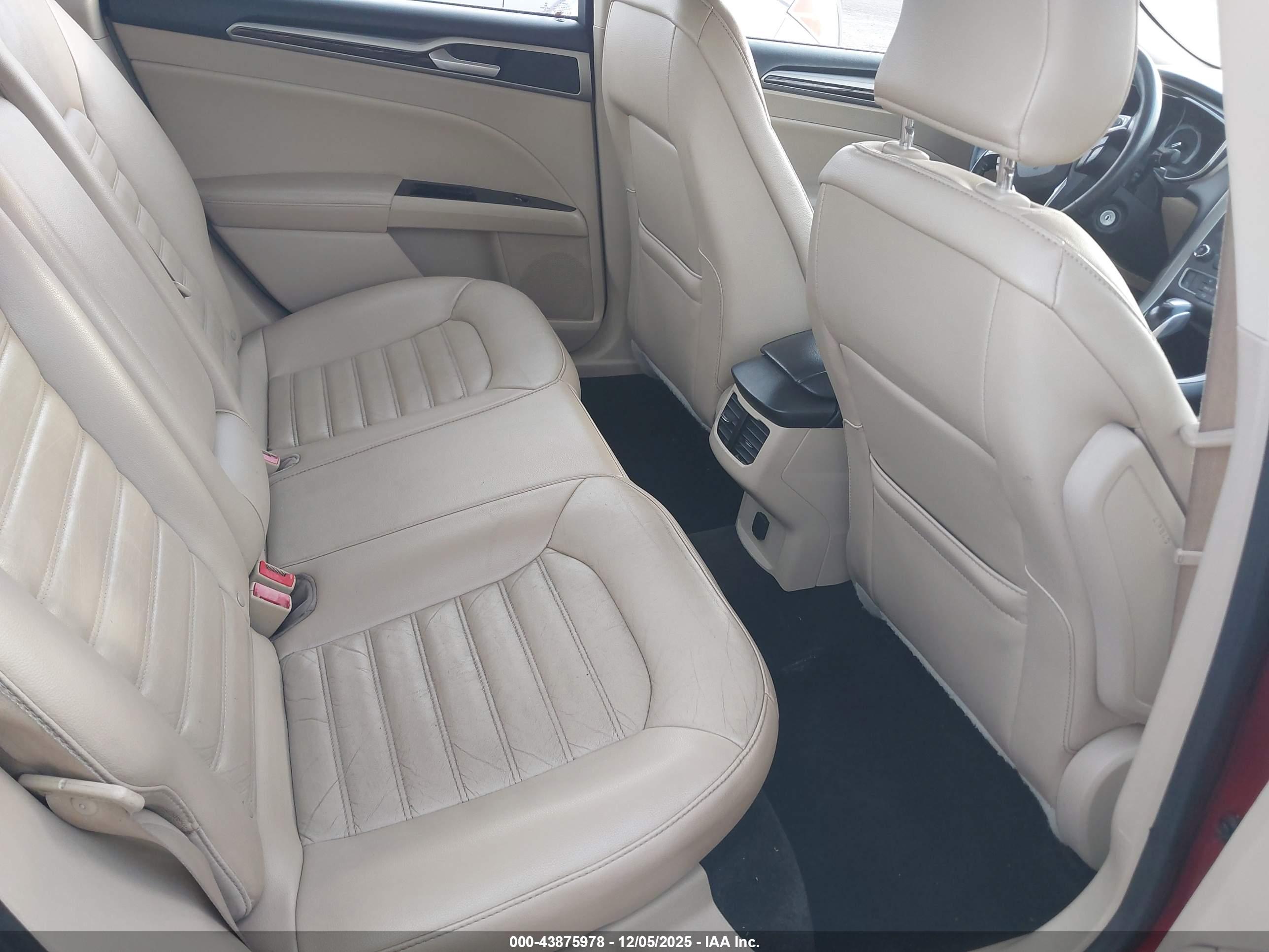 FORD FUSION image 8