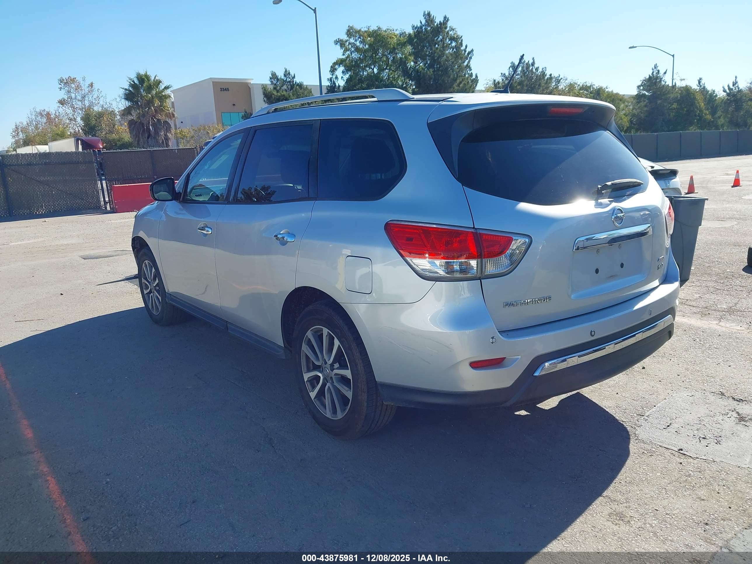 NISSAN PATHFINDER image 3