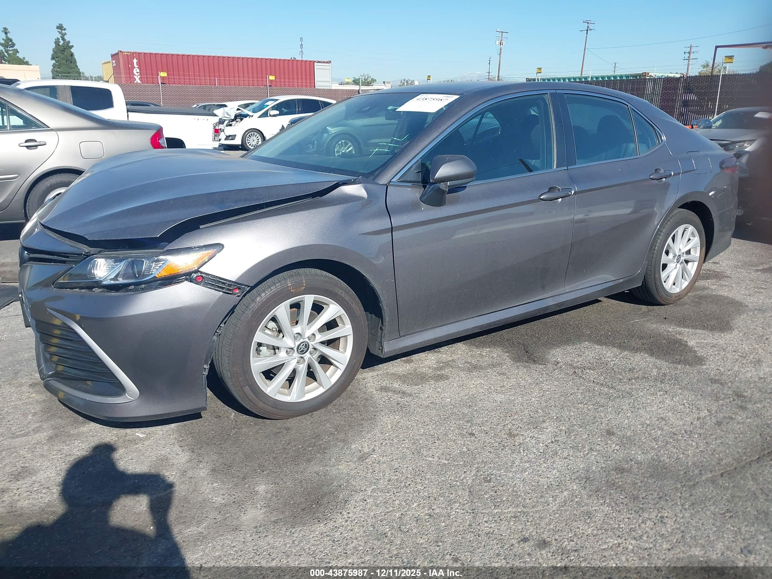 TOYOTA CAMRY image 2
