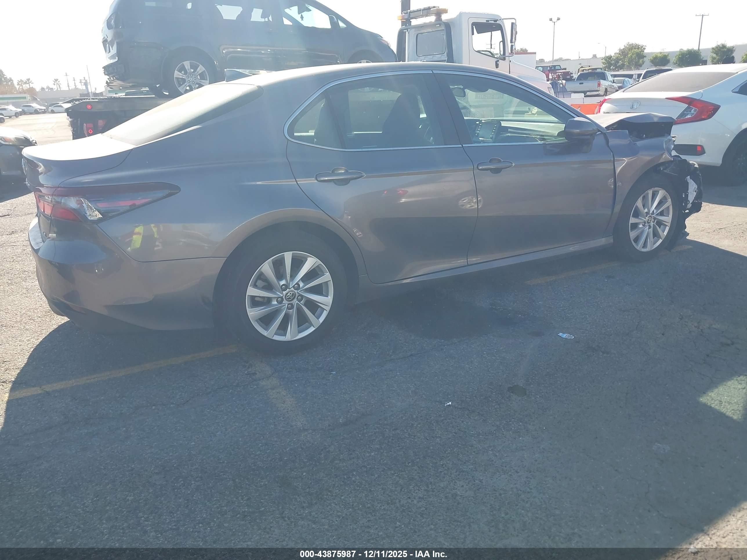 TOYOTA CAMRY image 4