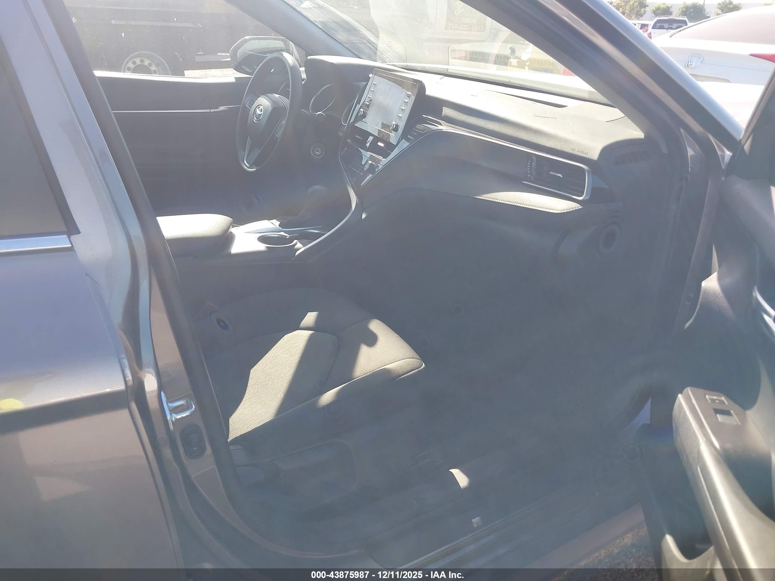 TOYOTA CAMRY image 5