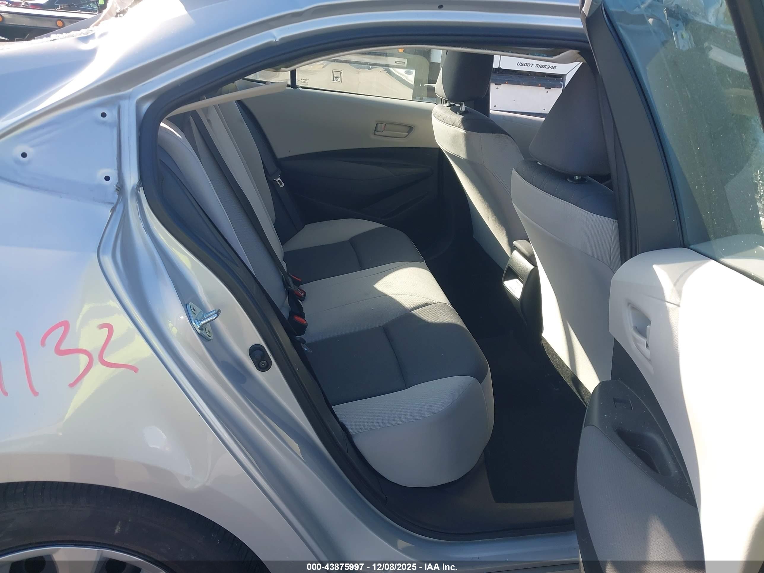 TOYOTA COROLLA image 8