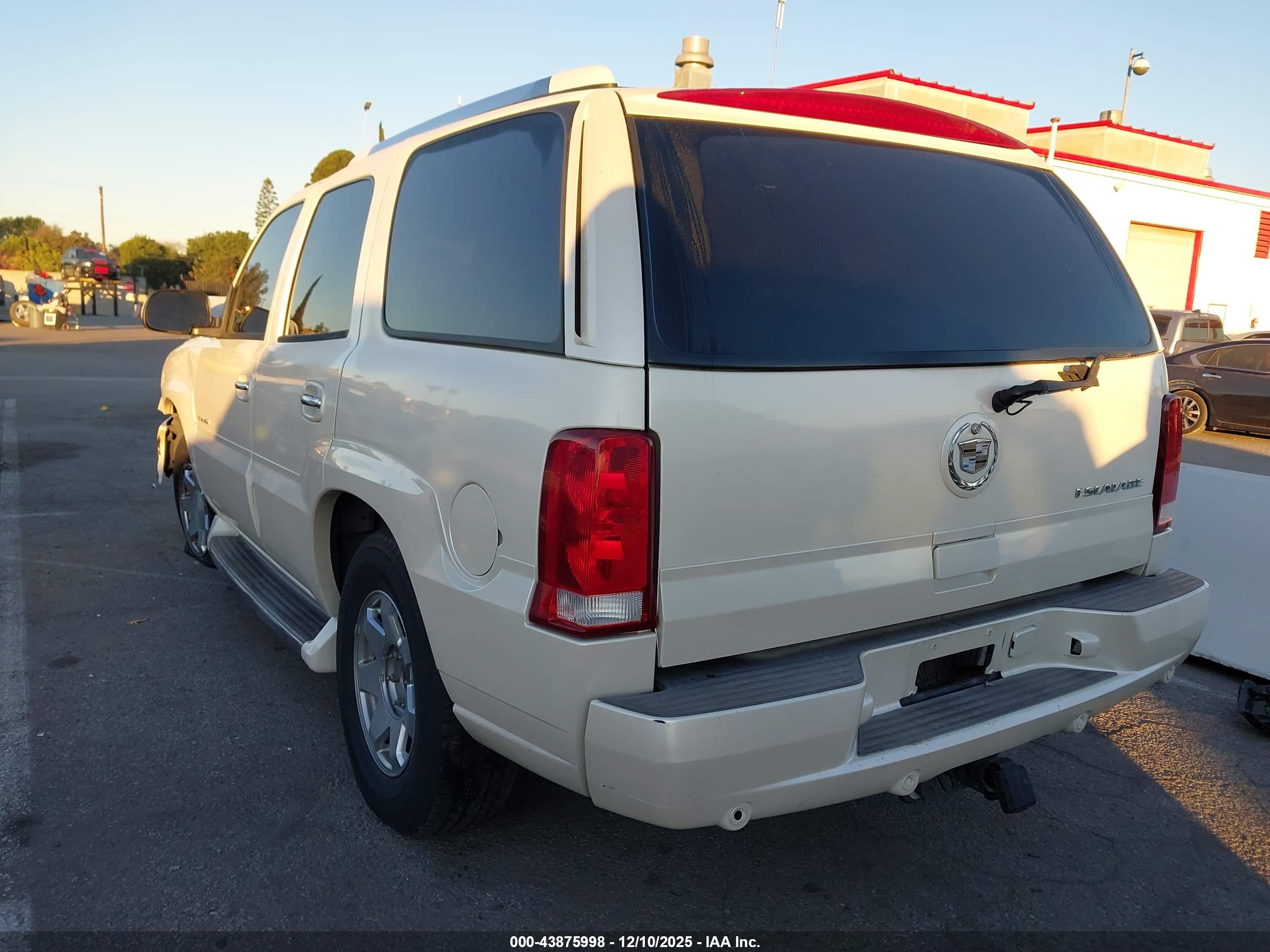 CADILLAC ESCALADE image 3