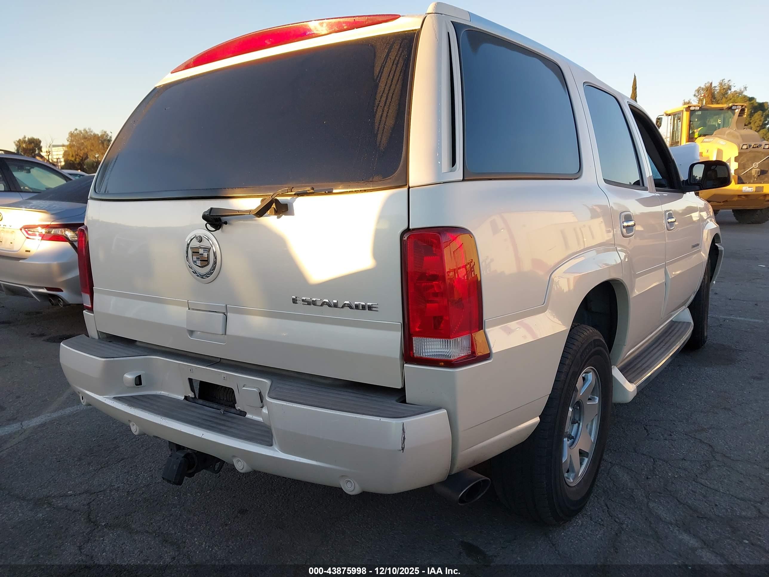 CADILLAC ESCALADE image 4