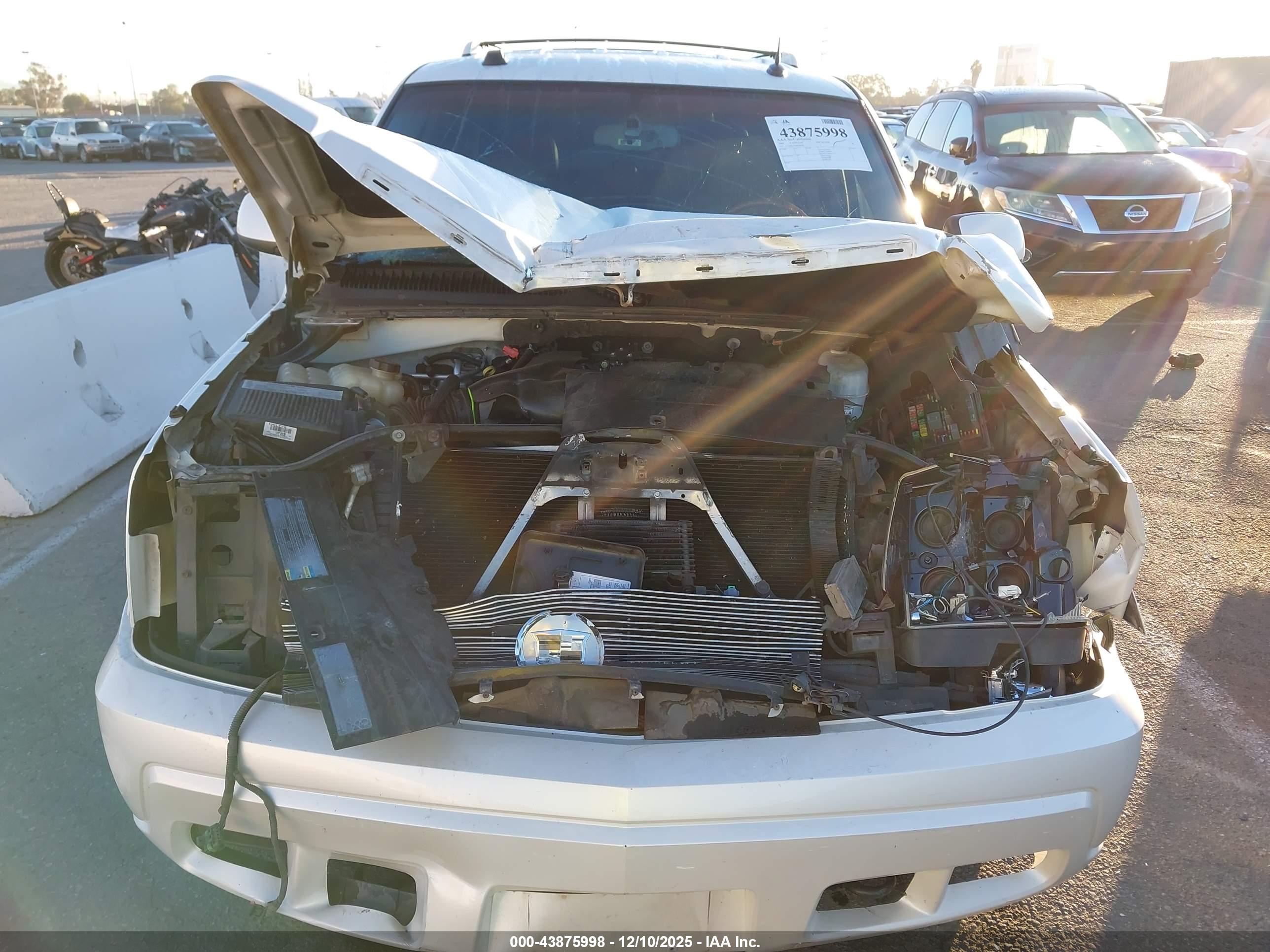 CADILLAC ESCALADE image 6