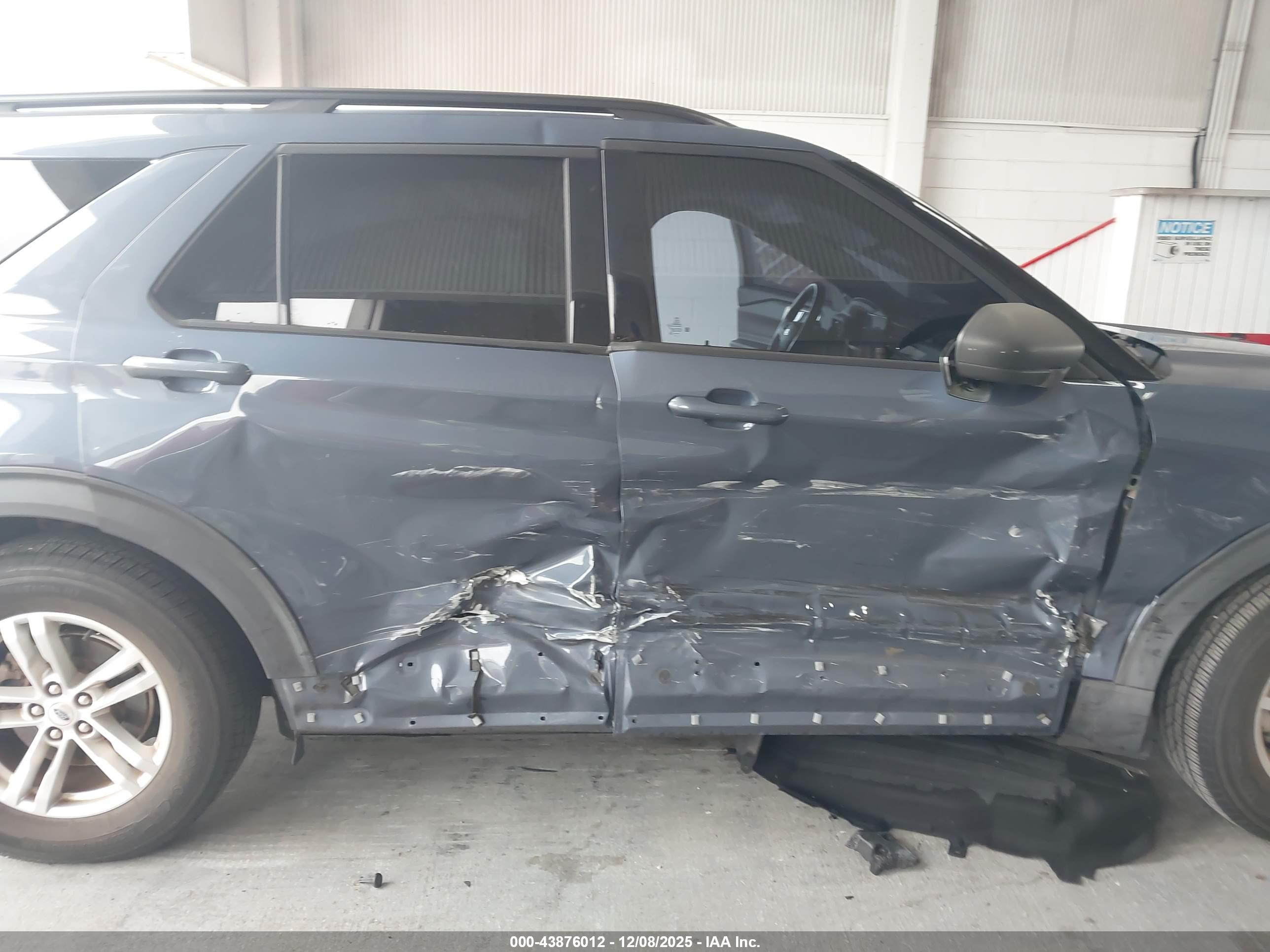 FORD EXPLORER image 6