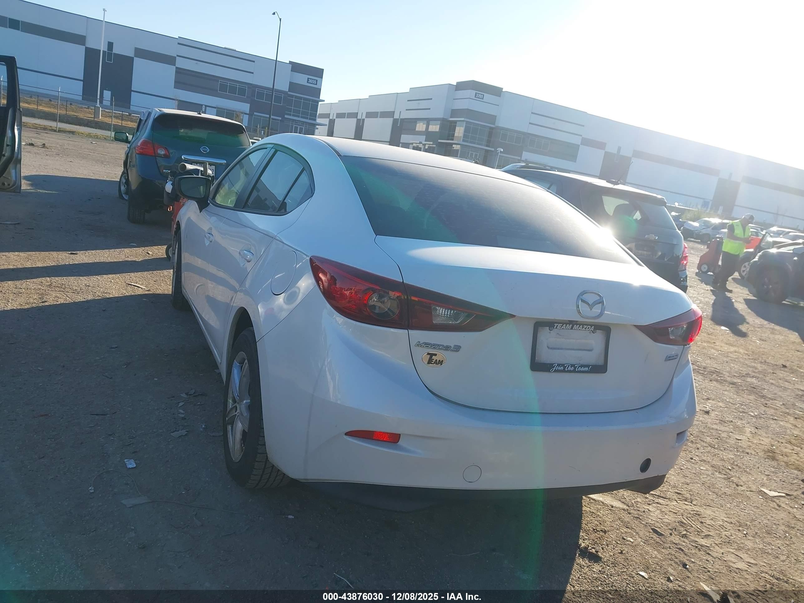 MAZDA MAZDA3 image 3