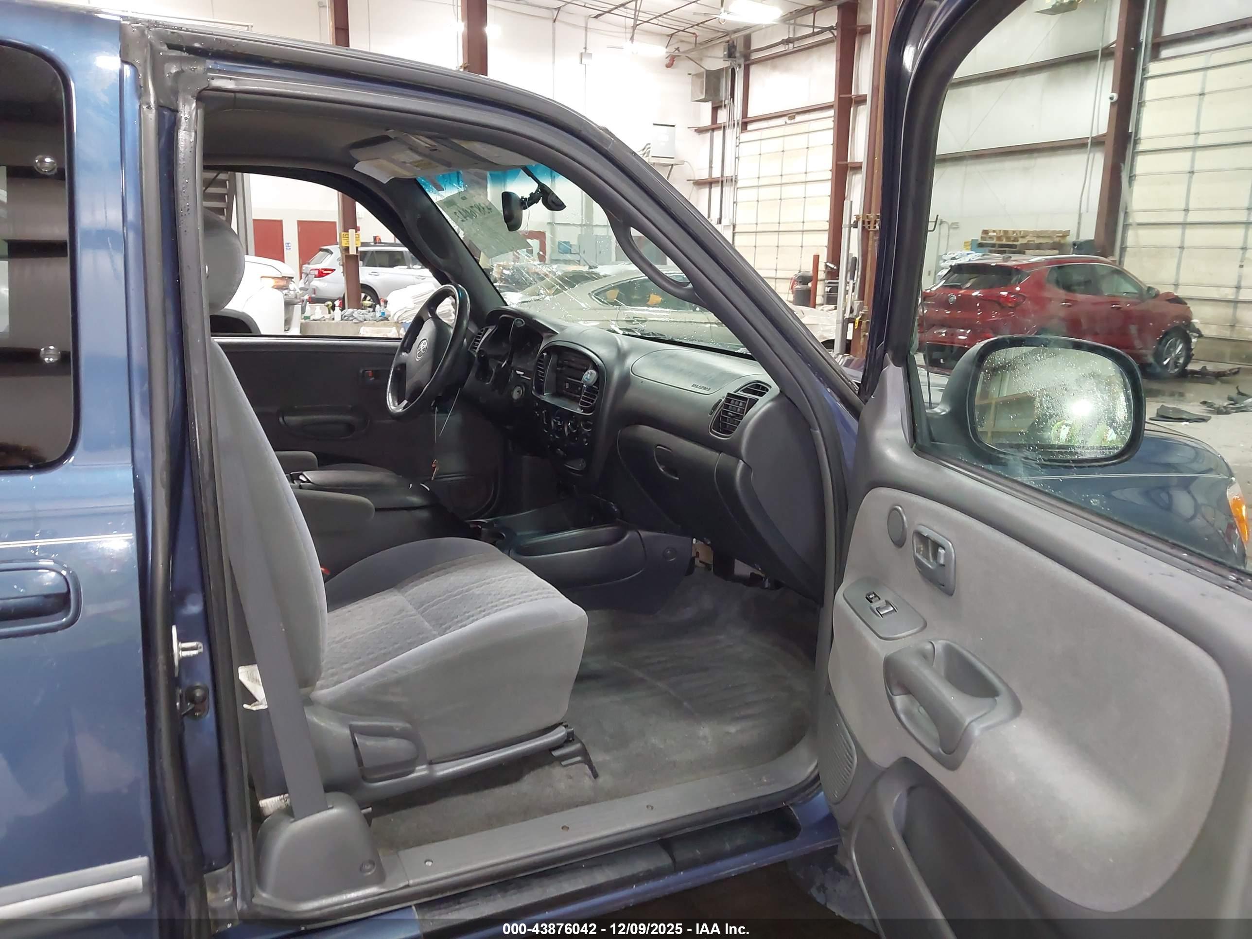 TOYOTA TUNDRA image 5