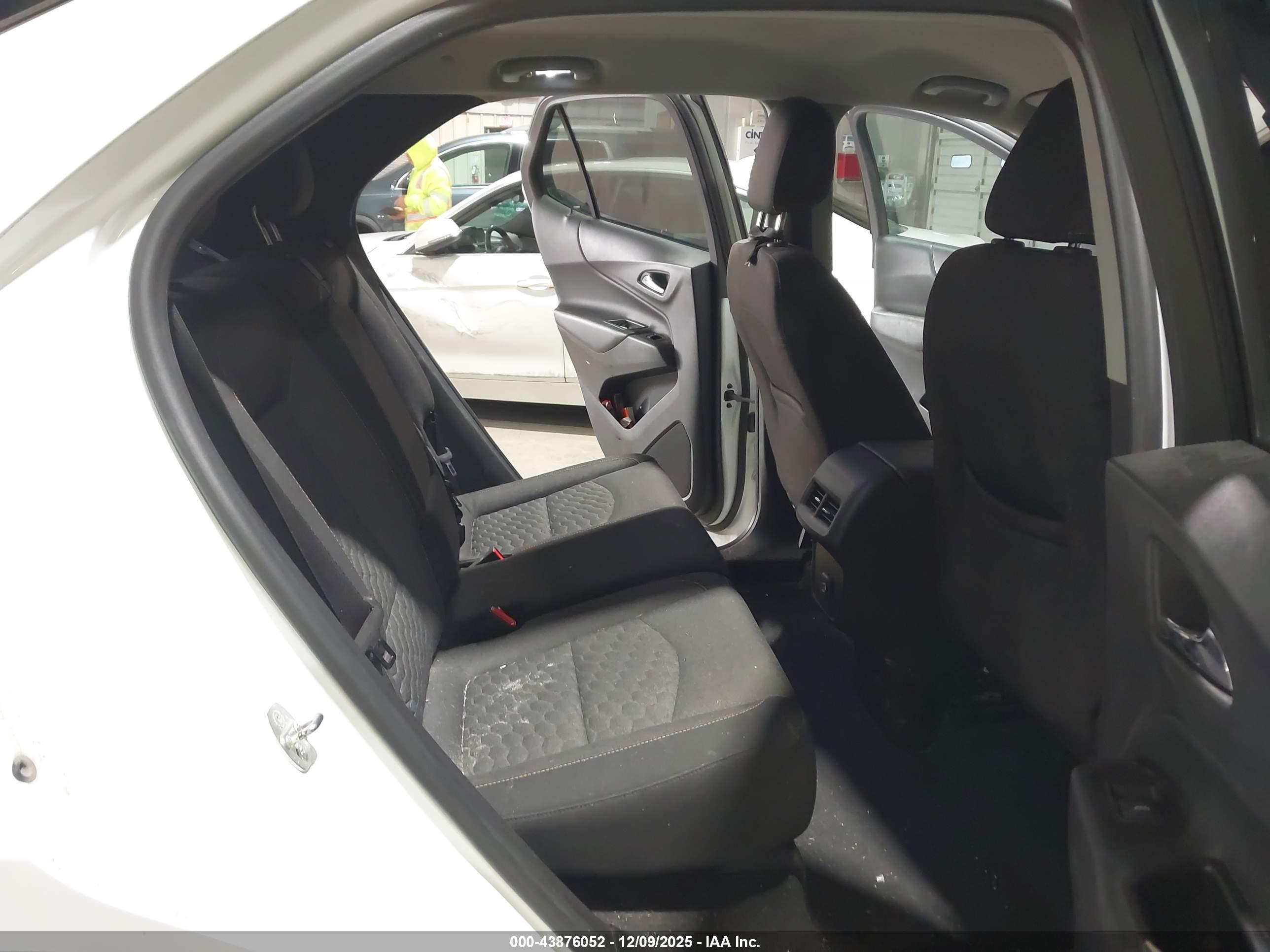 CHEVROLET EQUINOX image 8