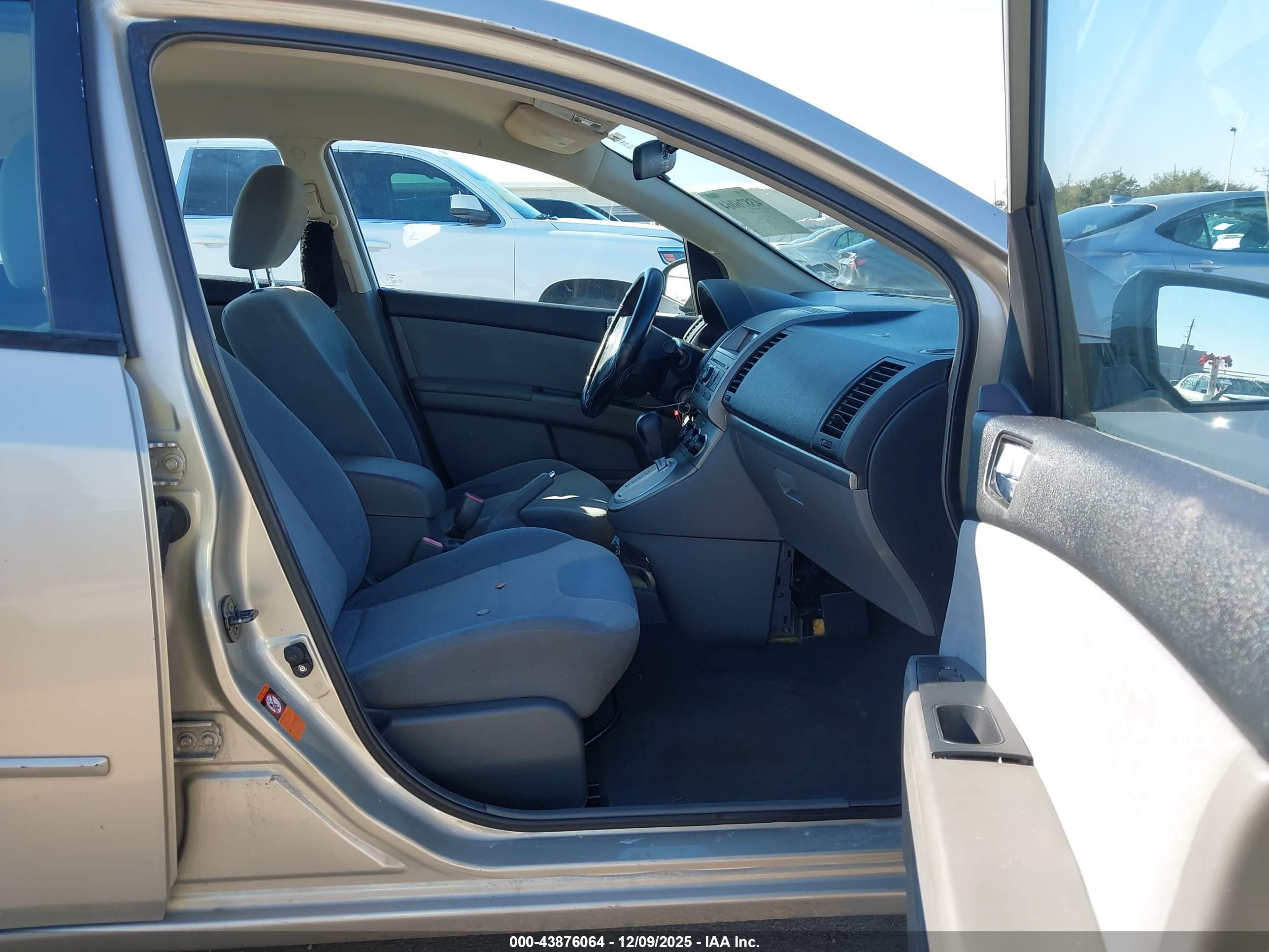 NISSAN SENTRA image 5